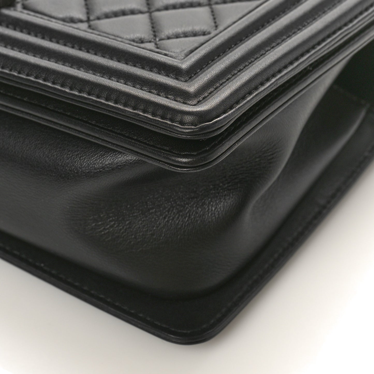 Lambskin Quilted Medium Boy Flap Black