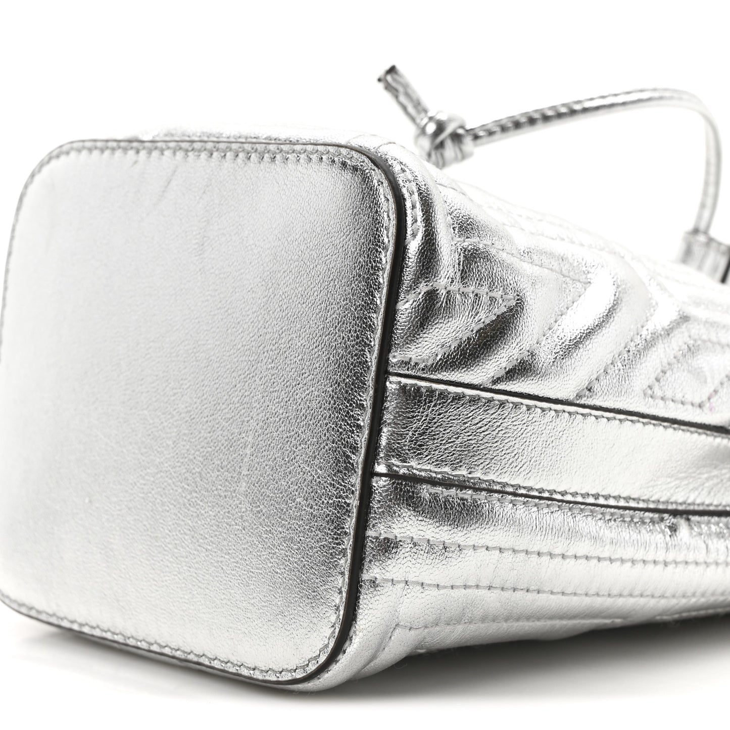X MARC JACOBS Agnello Laminato Trapunta FF Mini Mon Tresor Bucket Bag Argento
