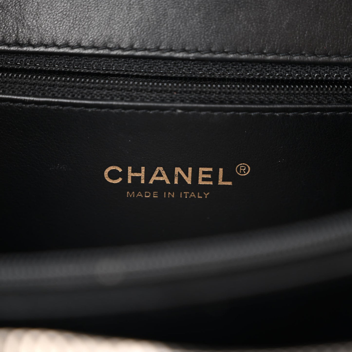 Caviar Quilted Medium CC Filigree Vanity Case Black