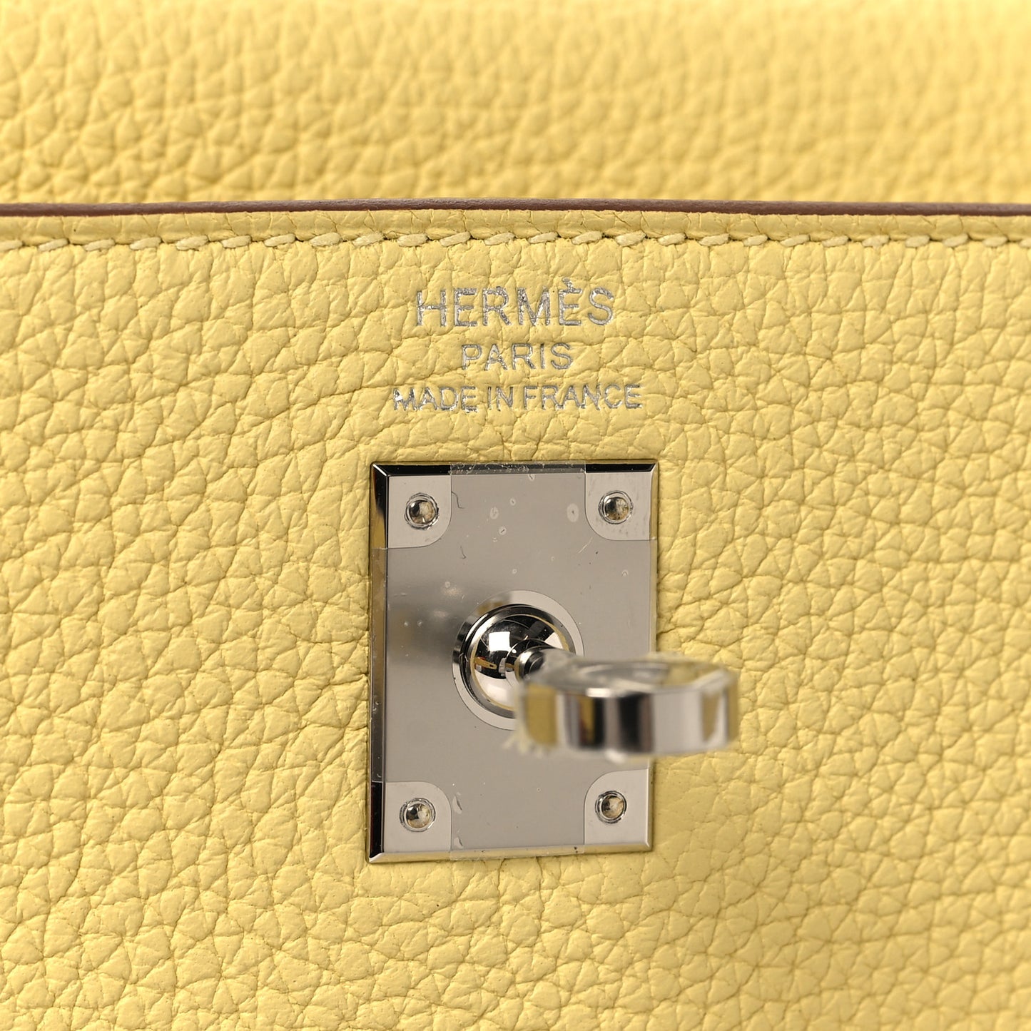 Togo Kelly Retourne 25 Jaune Poussin