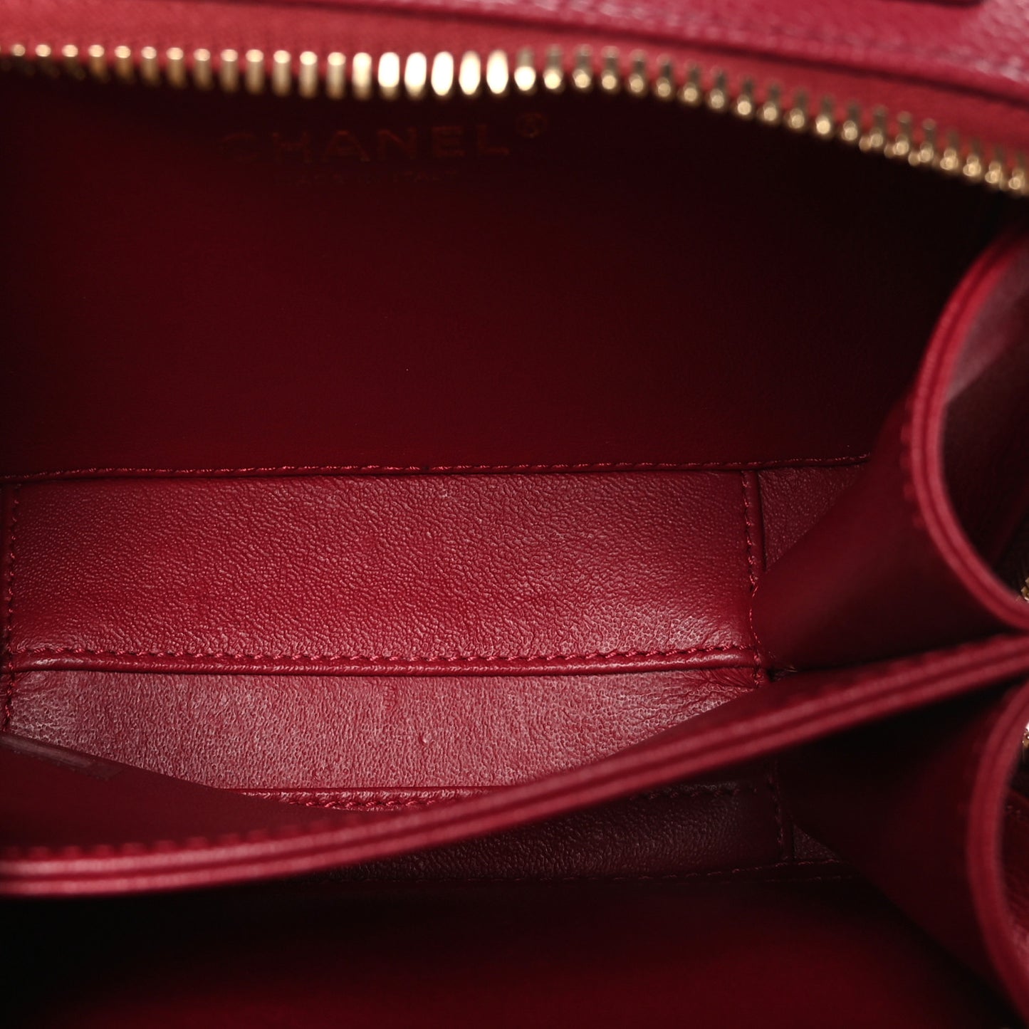 Caviar Quilted Small CC Filigree Vanity Case Burgundy