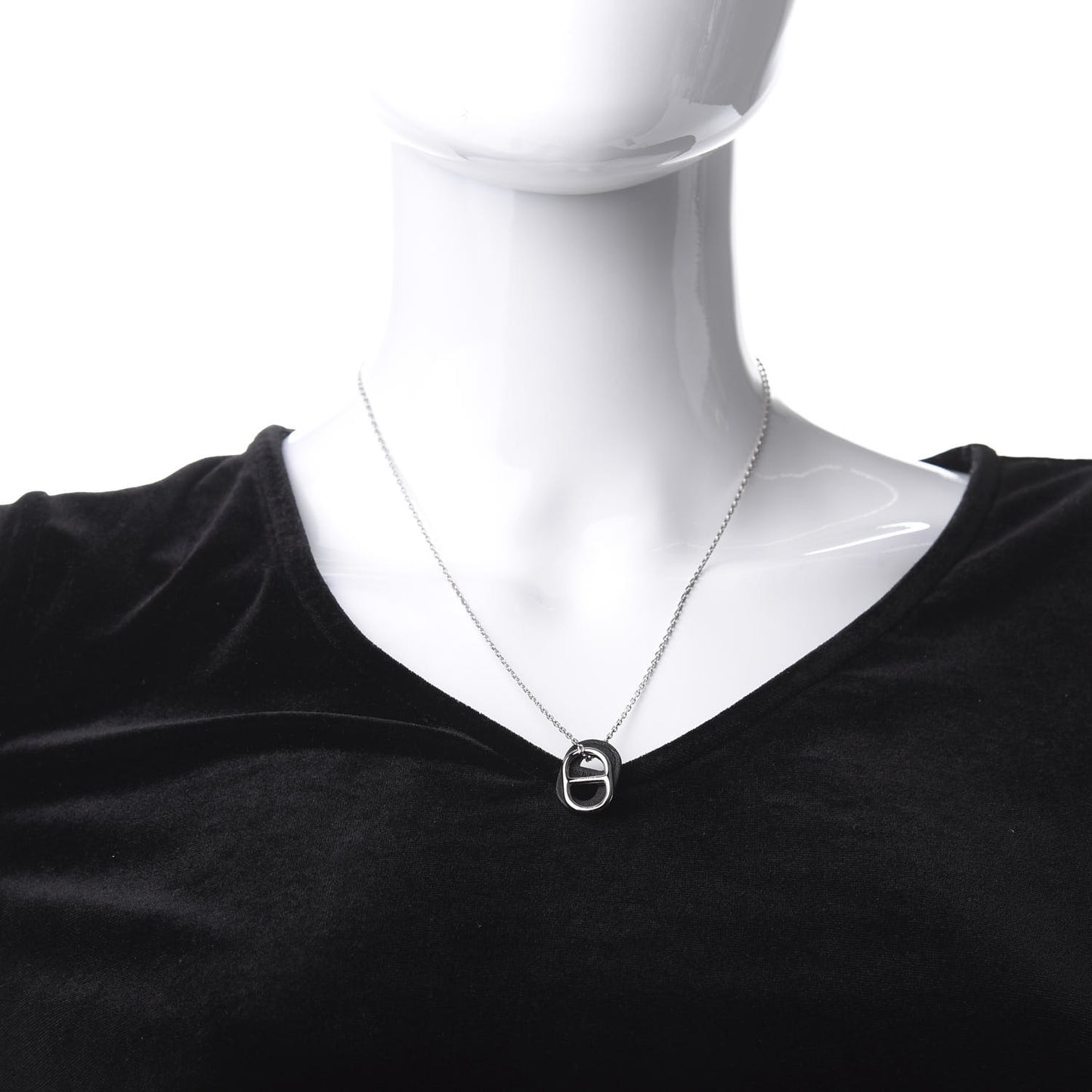 Swift O'Maillon Pendant Necklace Black