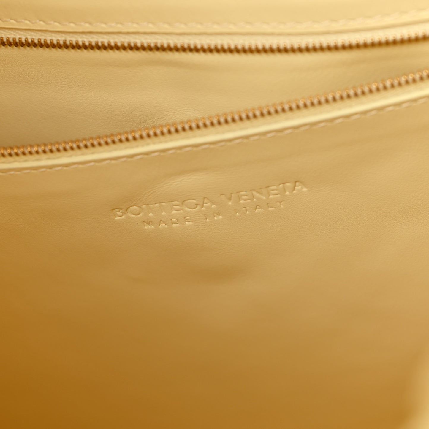 Calfskin Intrecciato Large Hop Camomile
