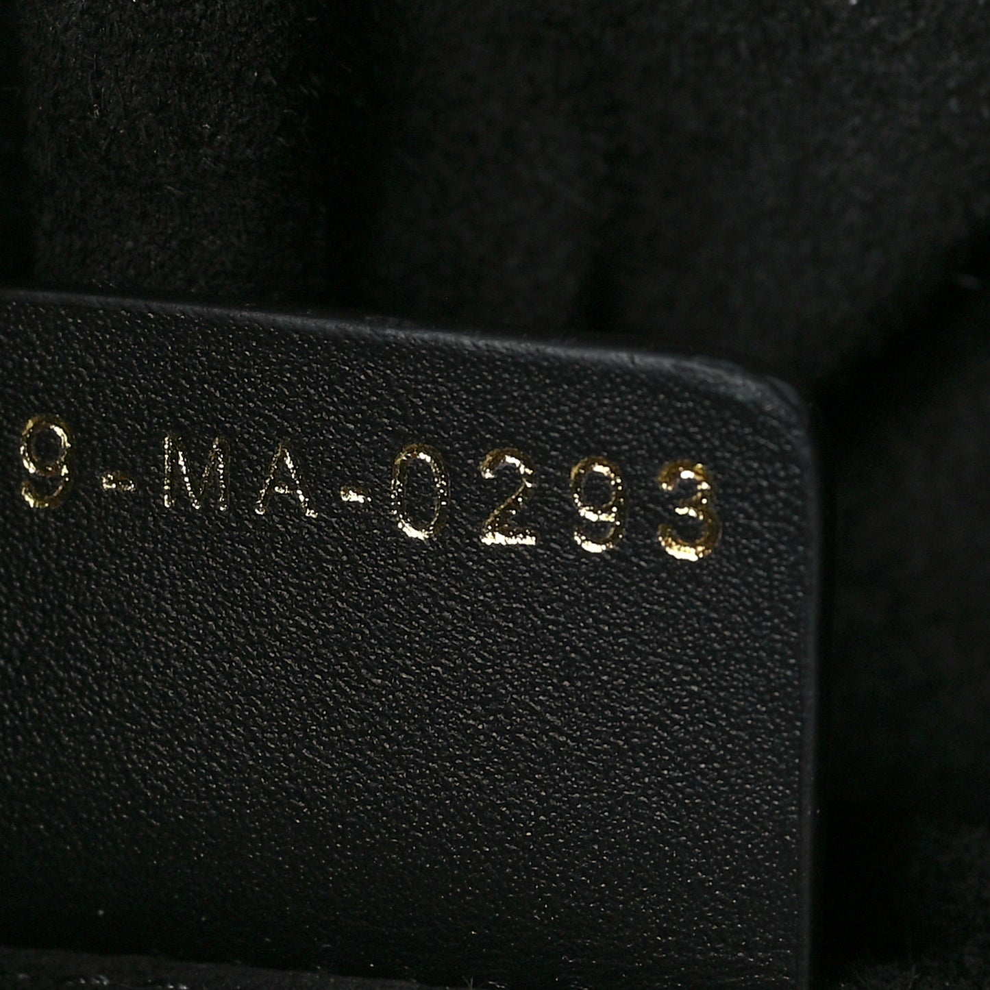 Calfskin Macrocannage Medium Toujours Black