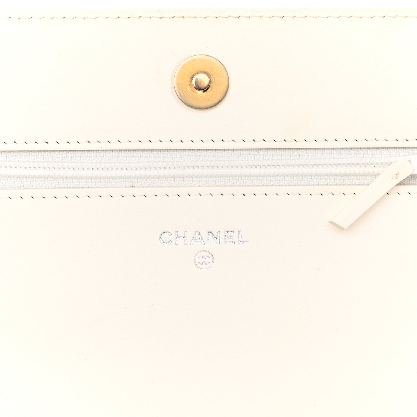 Aged Calfskin Chevron Quilted Gabrielle Wallet On Chain WOC White