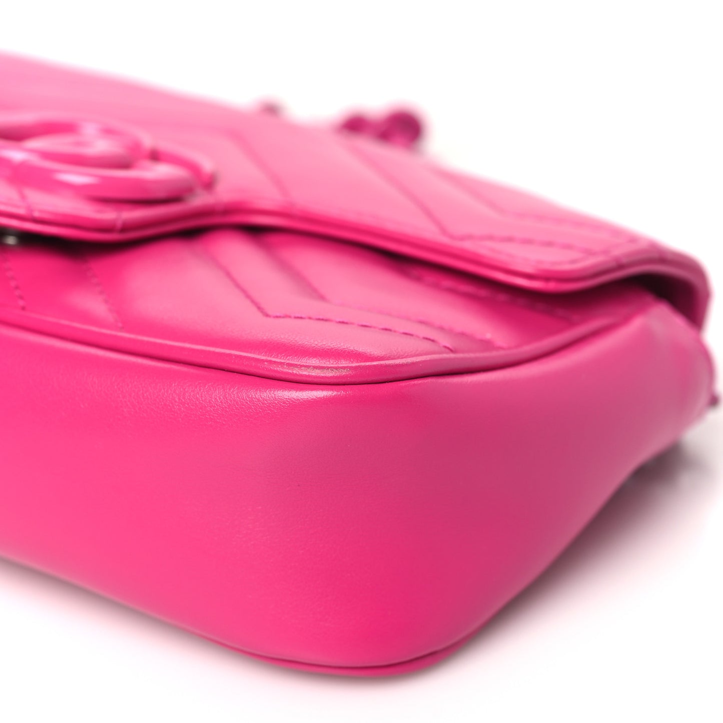 Calfskin Matelasse Monochrome GG Marmont Chain Belt Bag Classic Fuxia