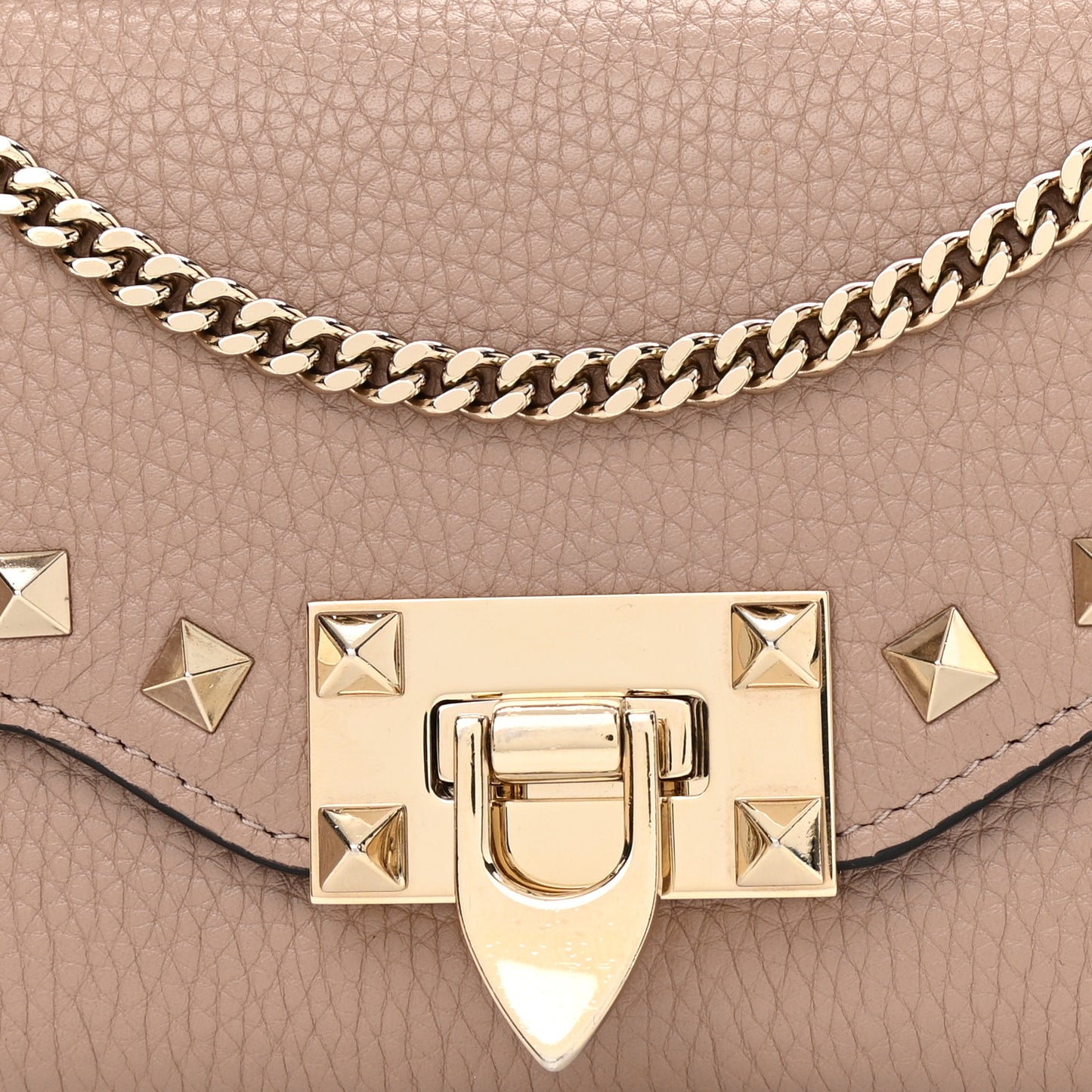 Pebbled Calfskin Rockstud Flip Lock Wallet On Chain Poudre