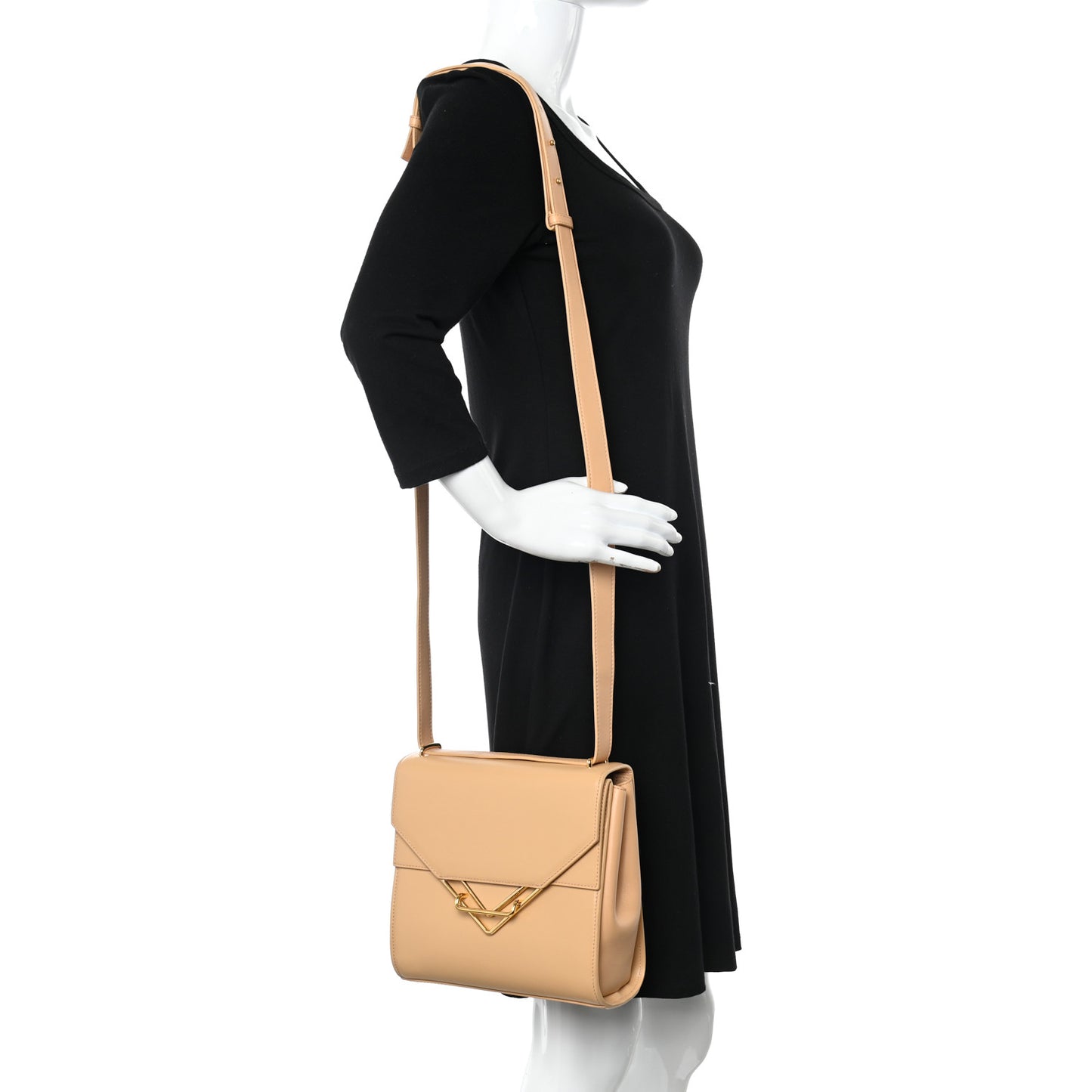 Box Calfskin Nappa Clip Bag Almond Gold