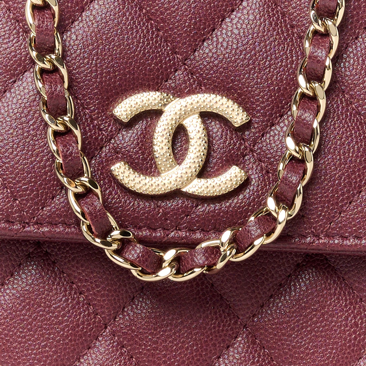 Caviar Quilted CC Airpods Pro and Phone Case With Chain Burgundy