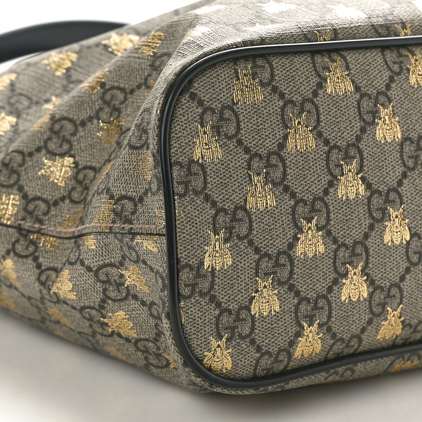 Soft GG Supreme Monogram Bees Small Crossbody Tote Beige Oro Black