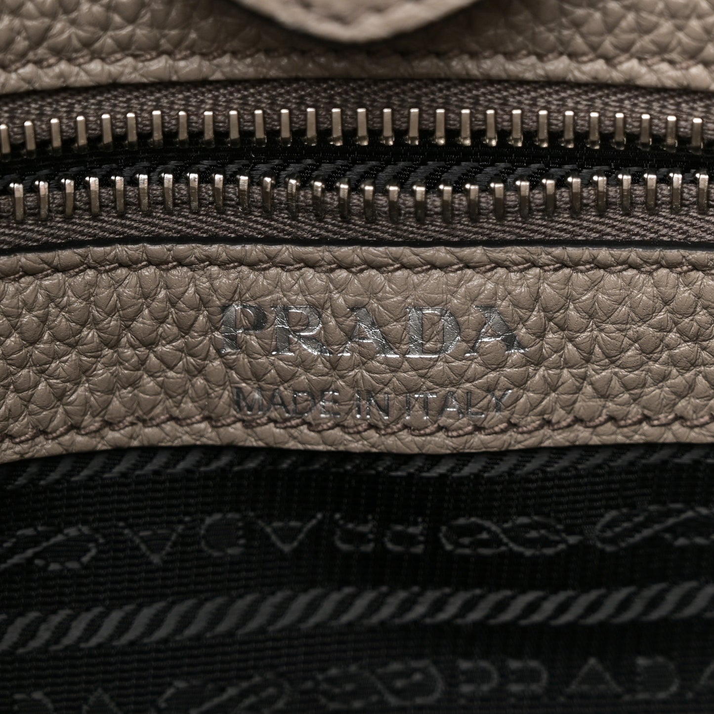 Vitello Daino Soft Hobo Messenger Bag Argilla