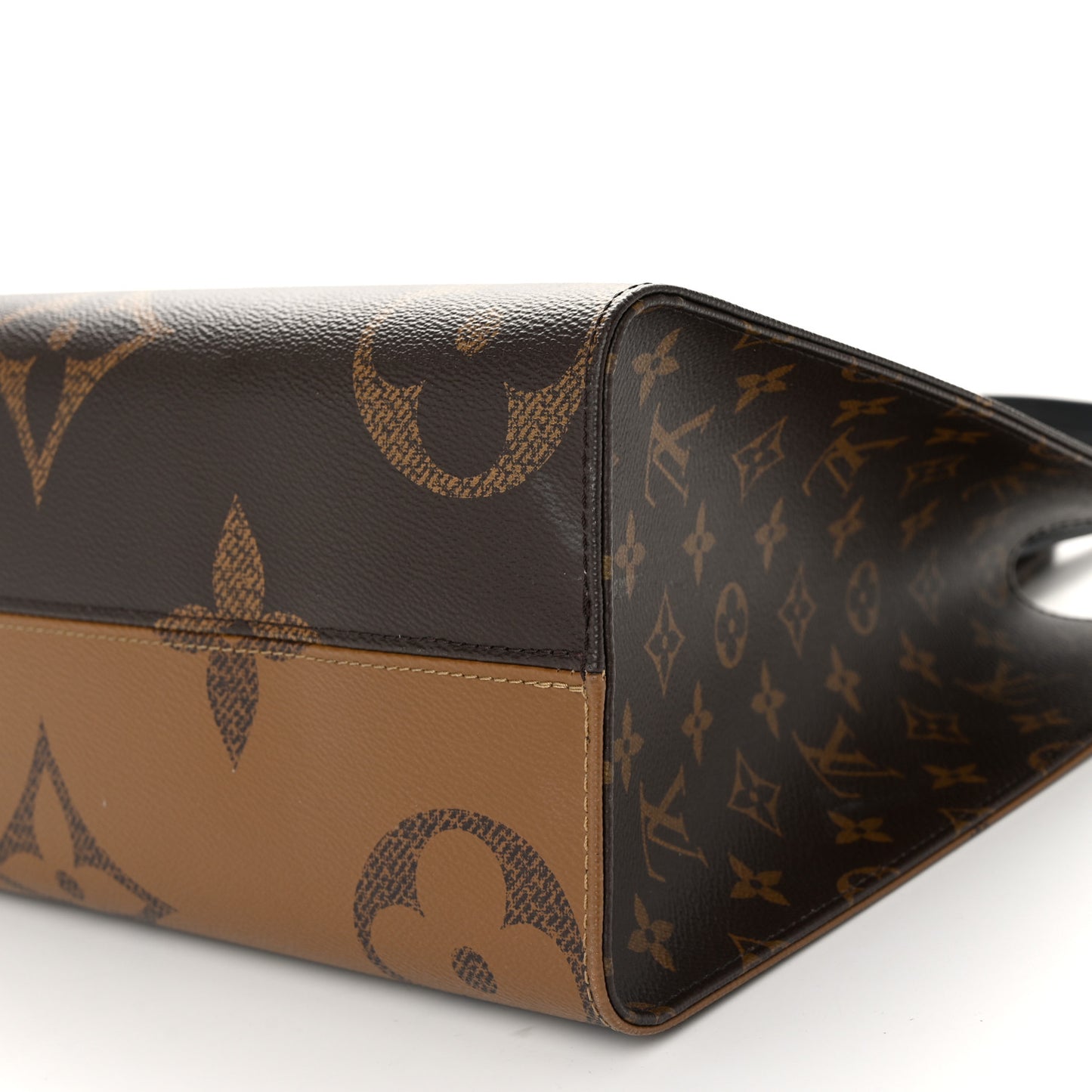 Reverse Monogram Giant Onthego MM