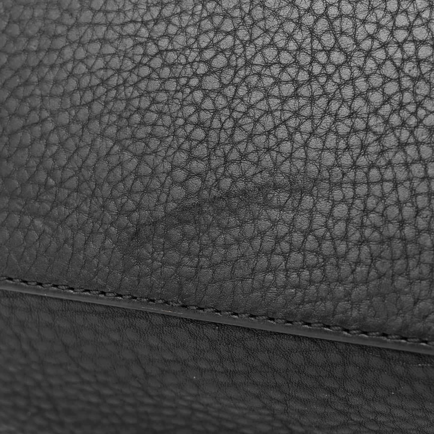 Grainy Calfskin House Check Medium Maidstone Black