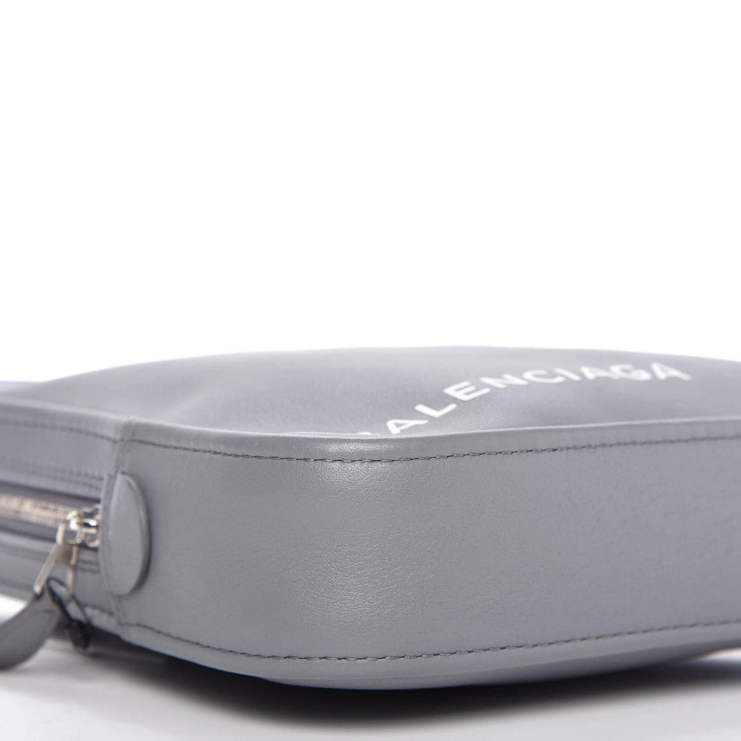 Calfskin M Triangle Pouch Pyrite