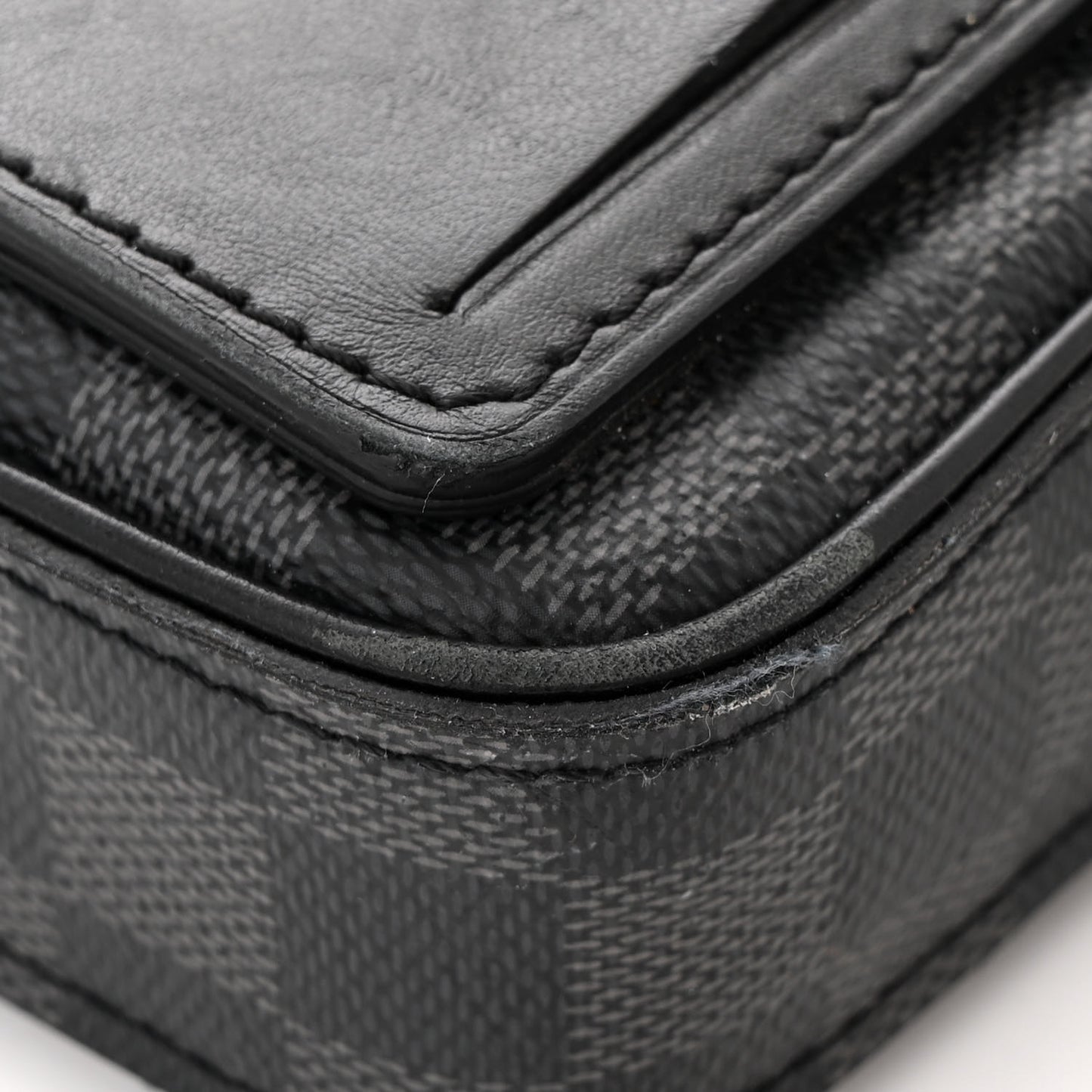 Damier Graphite Alpha Messenger Bag