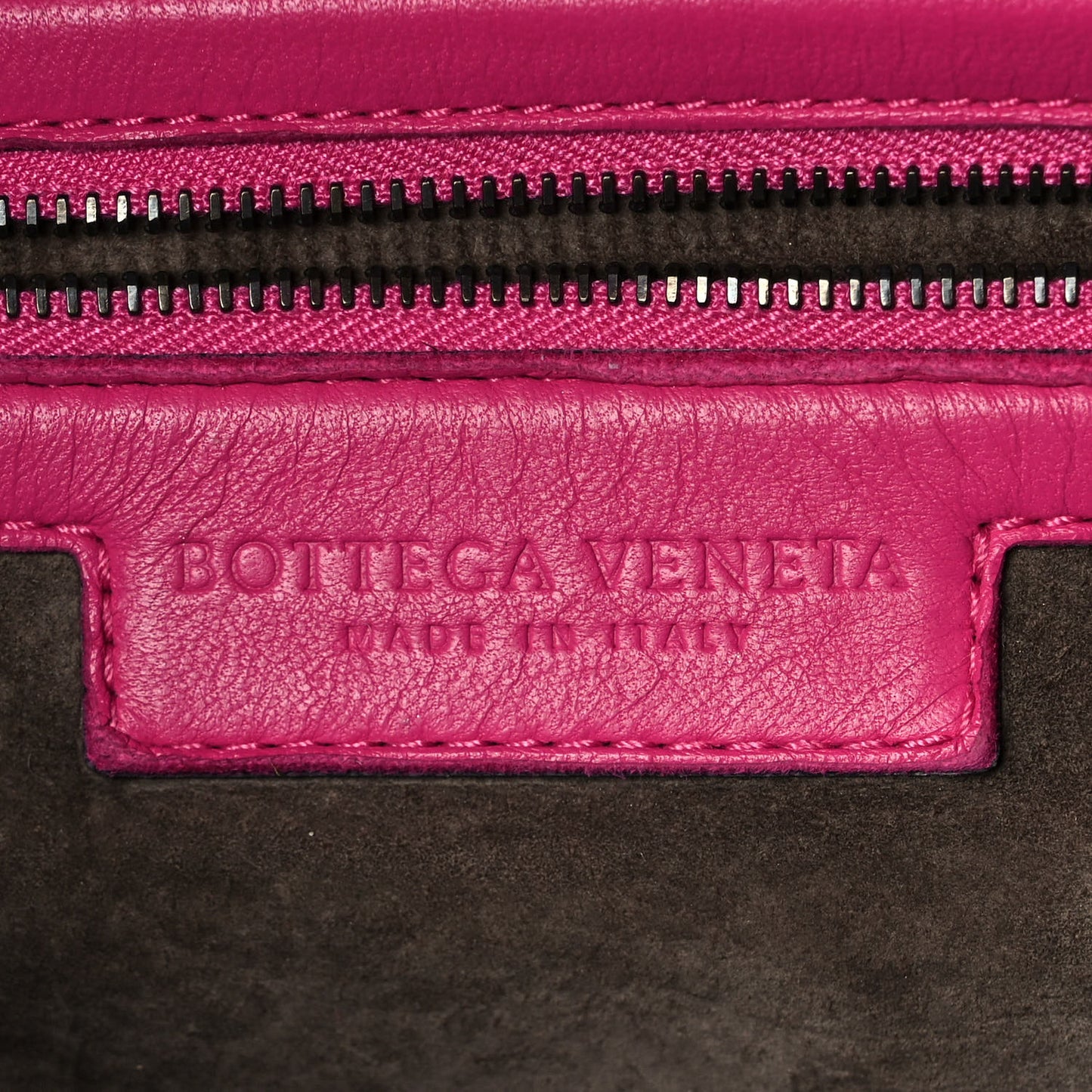 Nappa Intrecciato Medium Veneta Hobo Fuchsia