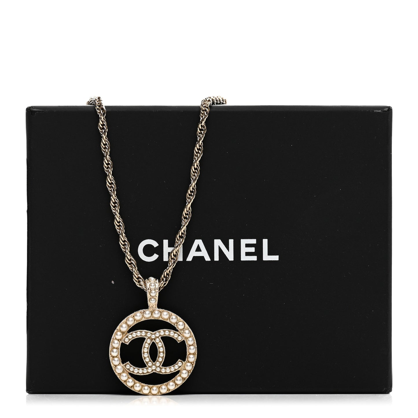 Pearl CC Round Pendant Necklace Gold