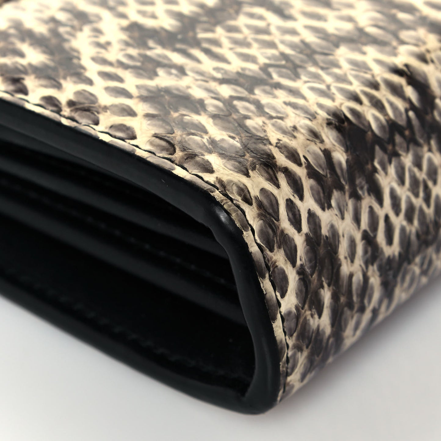 Snakeskin Pearly GG Marmont Chain Wallet Roccia