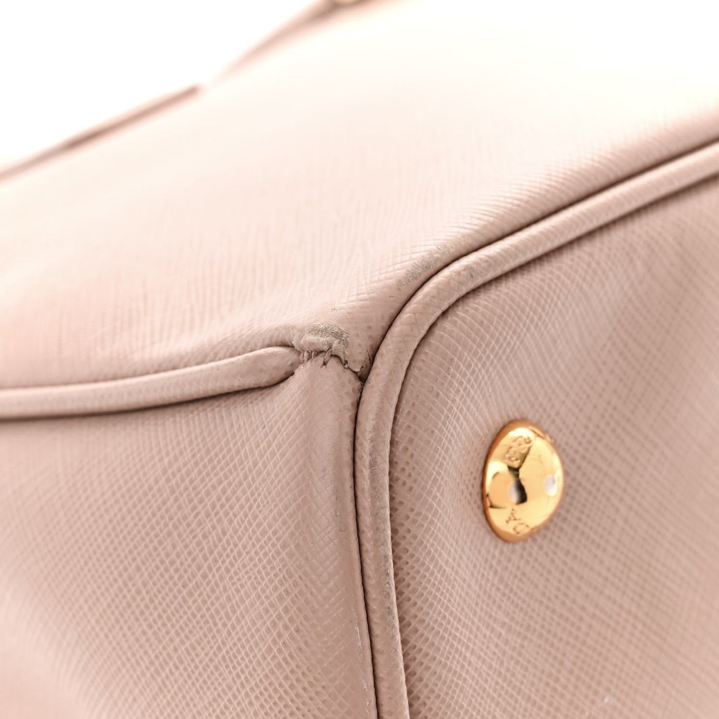 Saffiano Lux Medium Tote Cammeo