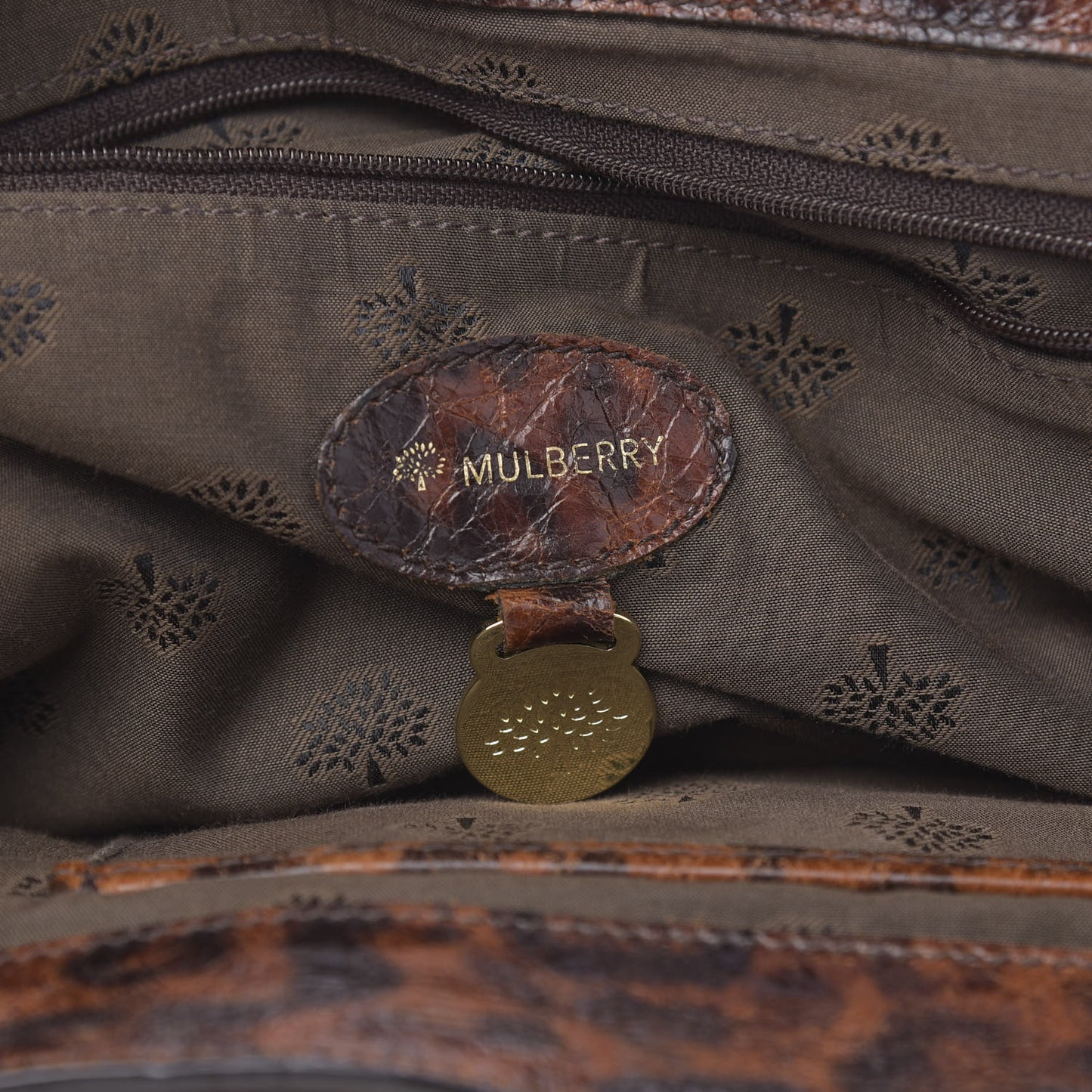 Shiny Leopard Oversized Alexa Dark Oak