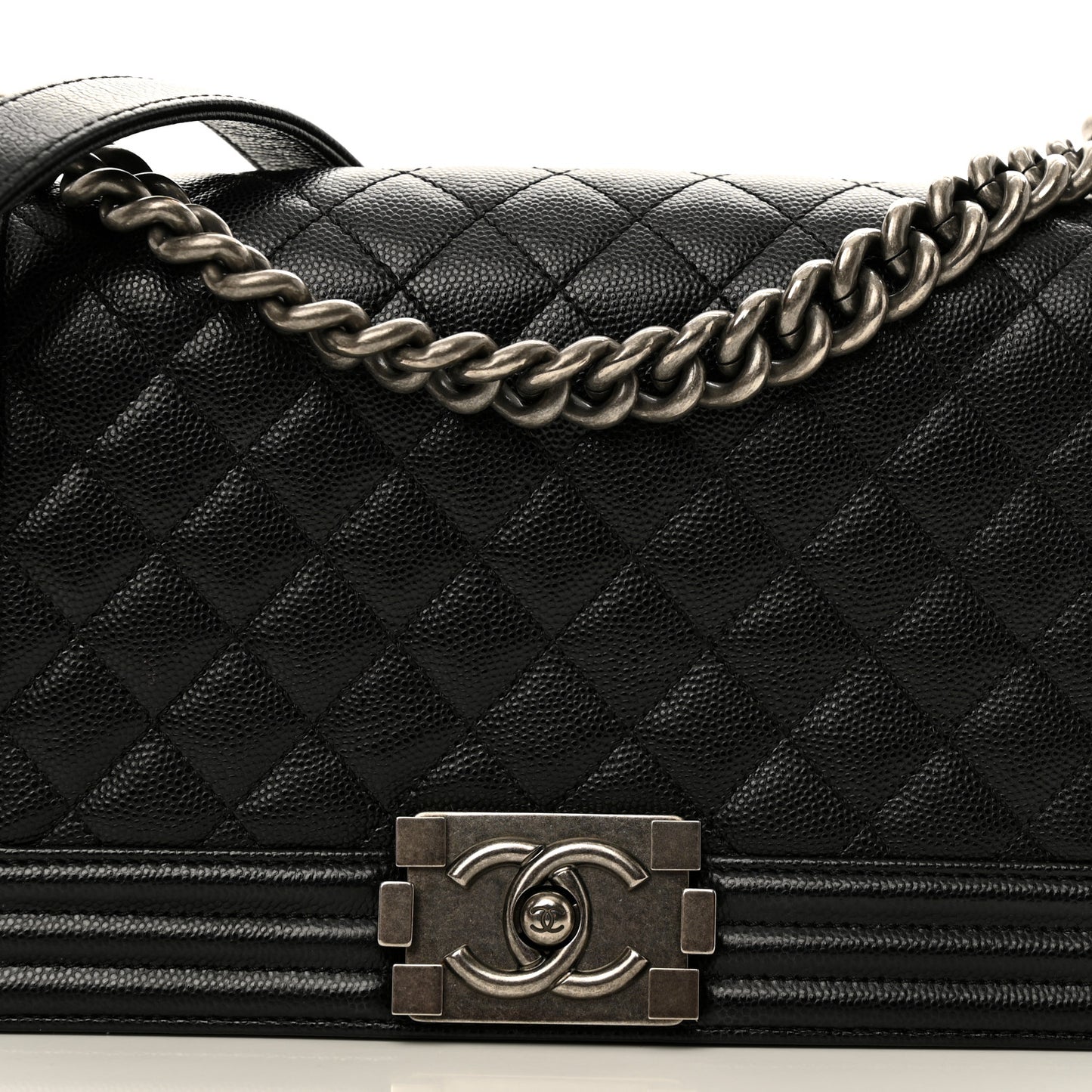 Caviar Quilted Medium Boy Flap Black