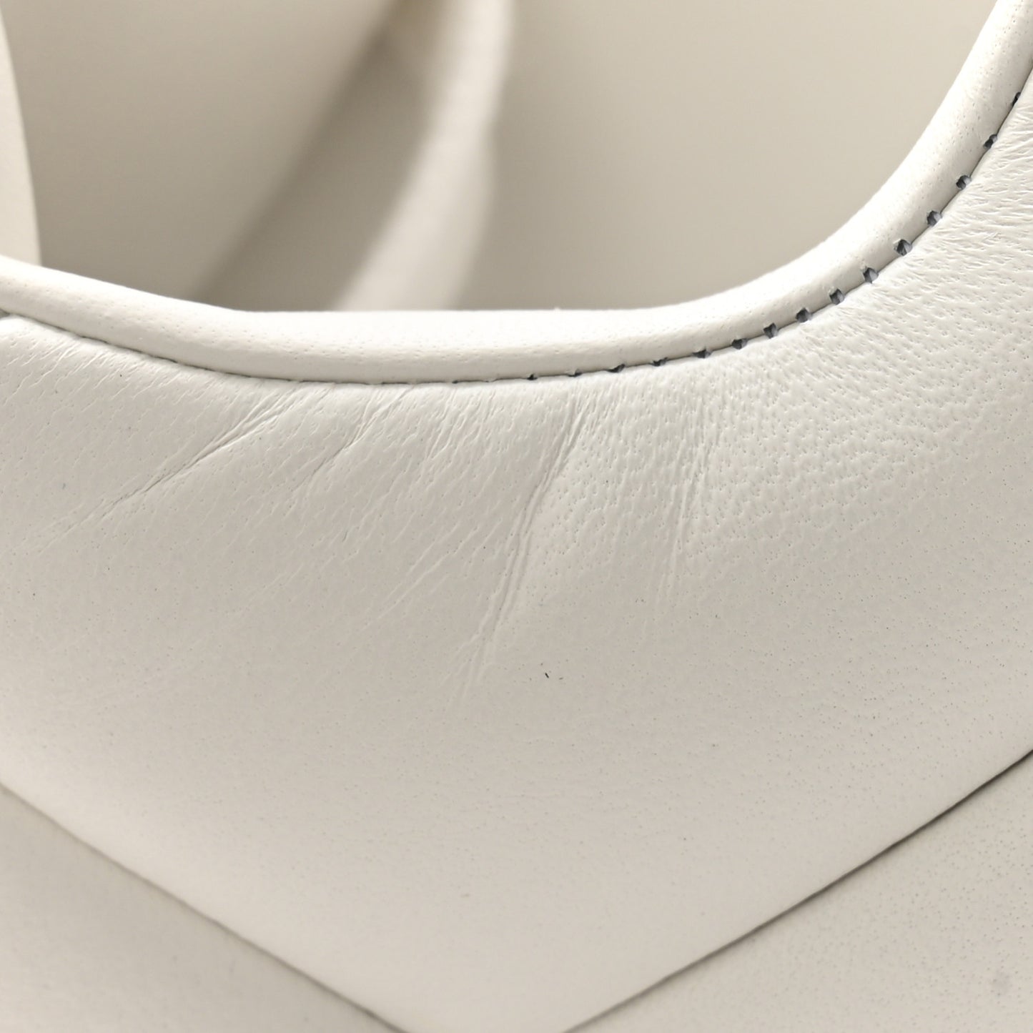 Soft Nappa Triangle Logo Low Top Sneakers 36 White