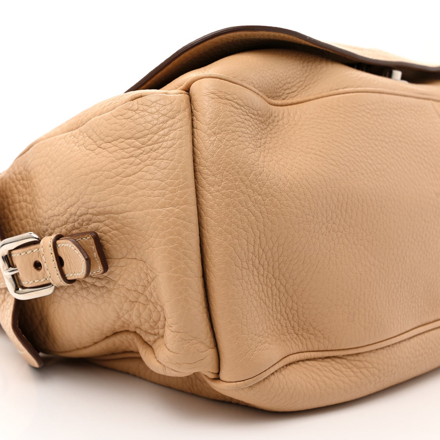Vitello Daino Side Pocket Flap Hobo Sabbia