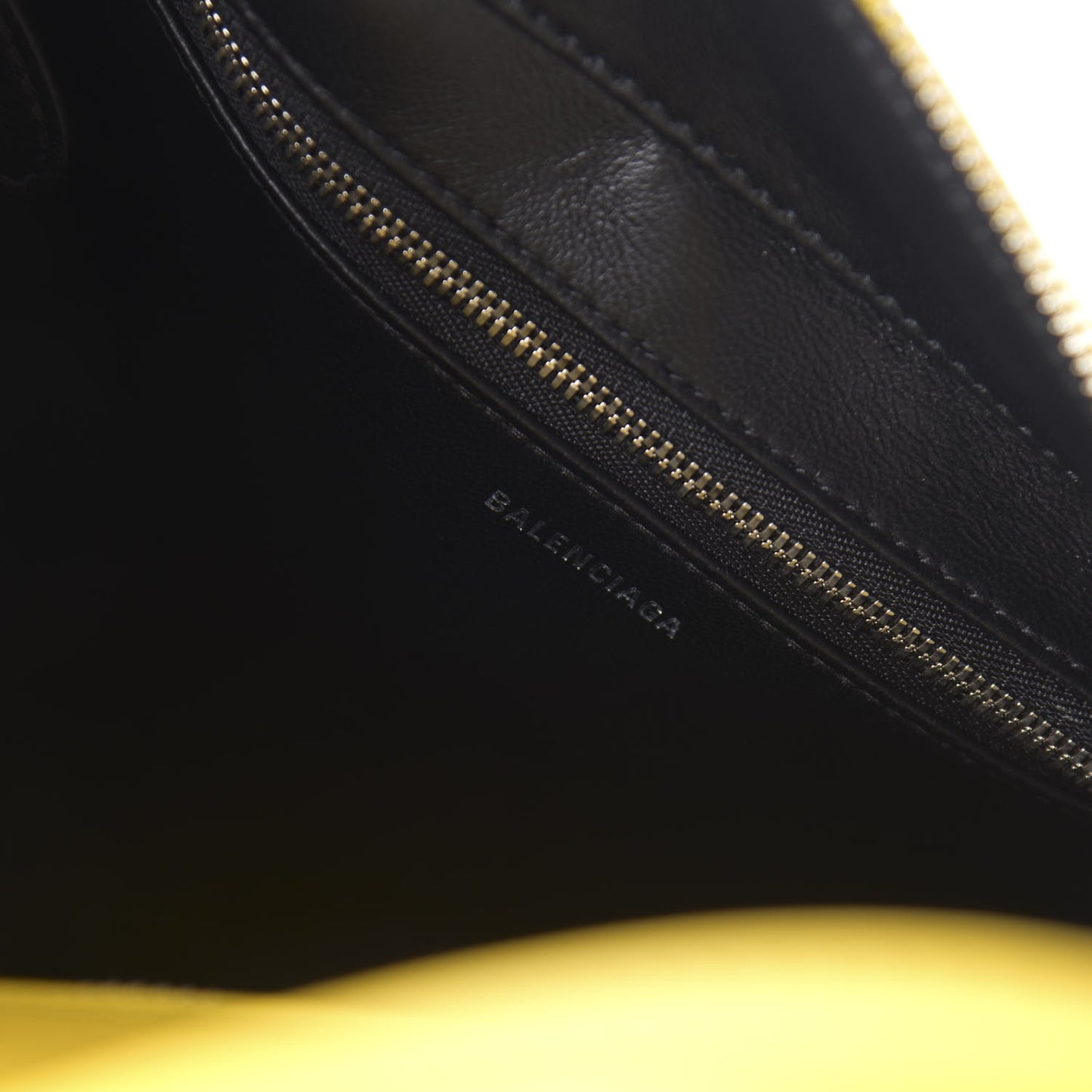 Shiny Day Calfskin Logo S Triangle Duffle Jaune Black
