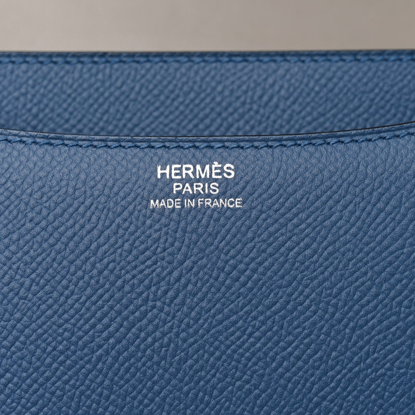 Epsom Constance Verso 24 Bleu Agate Gris Mouette