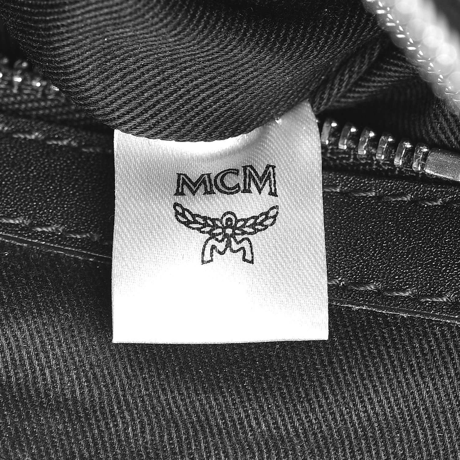 MCM Metallic Visetos Original Medium Pouch Silver 8 of 13