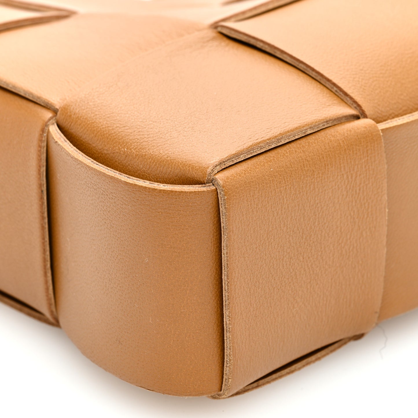 Calfskin Maxi Intrecciato Cassette Pouch On Strap Camel