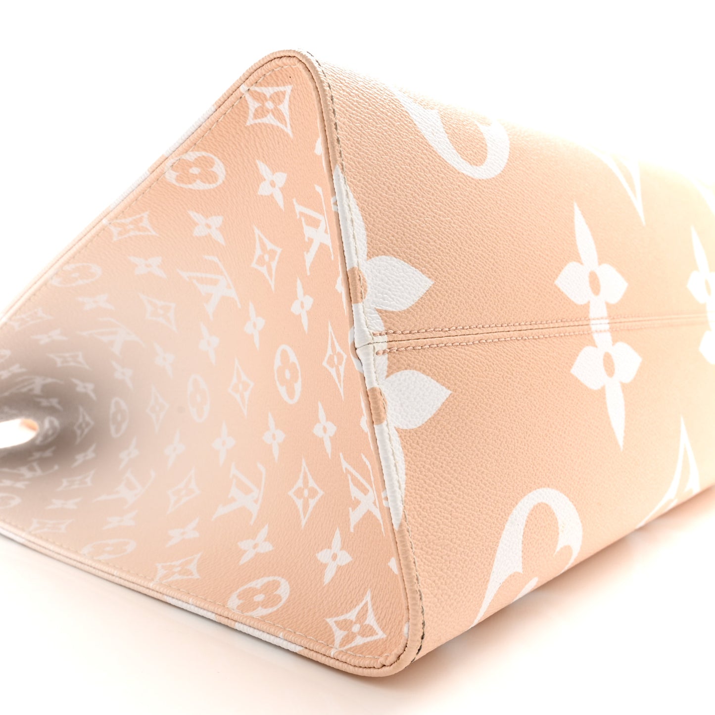 LOUIS VUITTON Monogram Giant By The Pool OnTheGo GM Brume