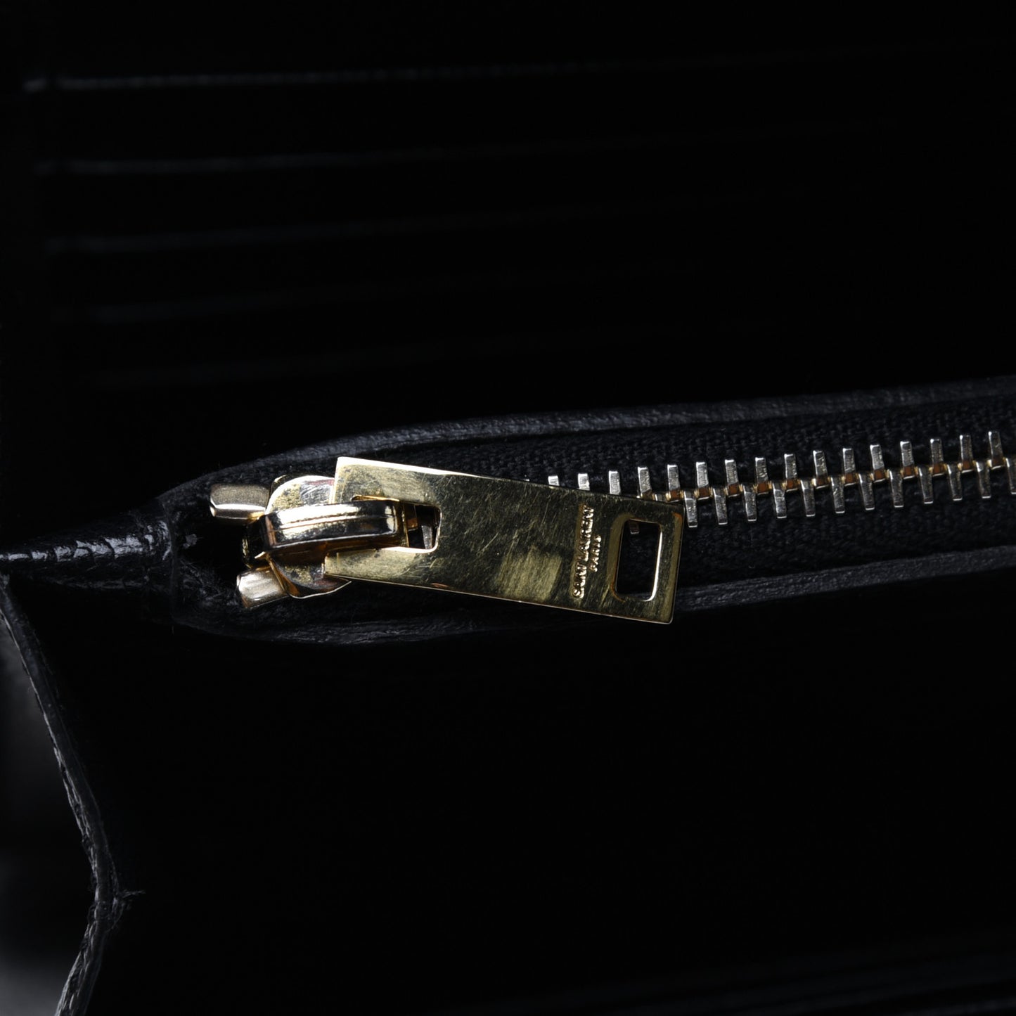 Grain De Poudre Matelasse Chevron Monogram Chain Wallet Black