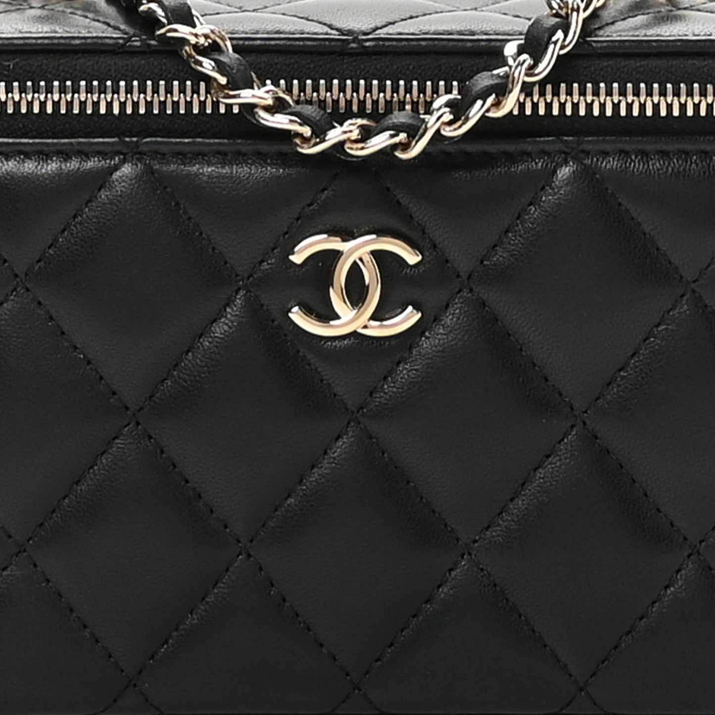 Lambskin Quilted Small Top Handle Vanity Case With Chain Black