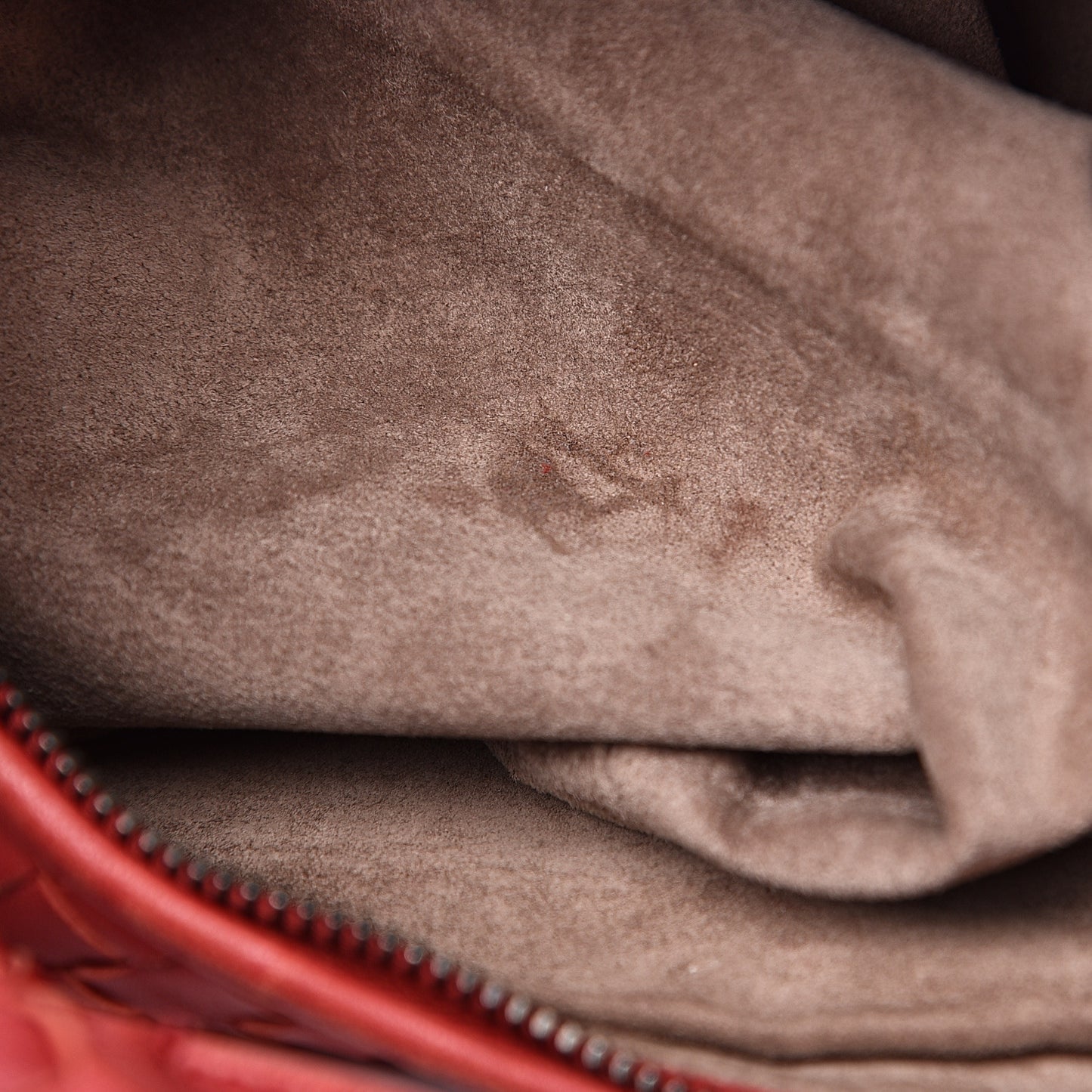 Nappa Intrecciato Medium Veneta Hobo Fraise