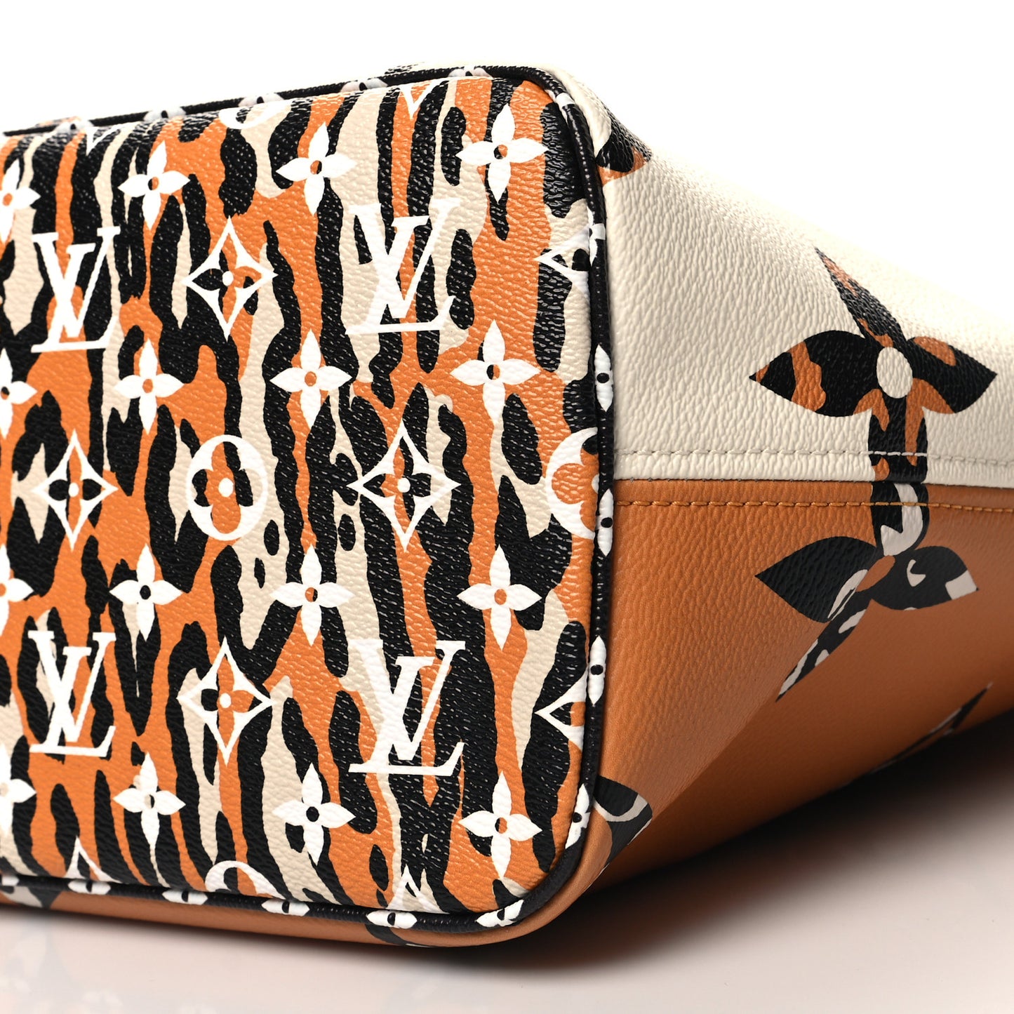 LOUIS VUITTON Monogram Giant Jungle Neverfull MM Ivory