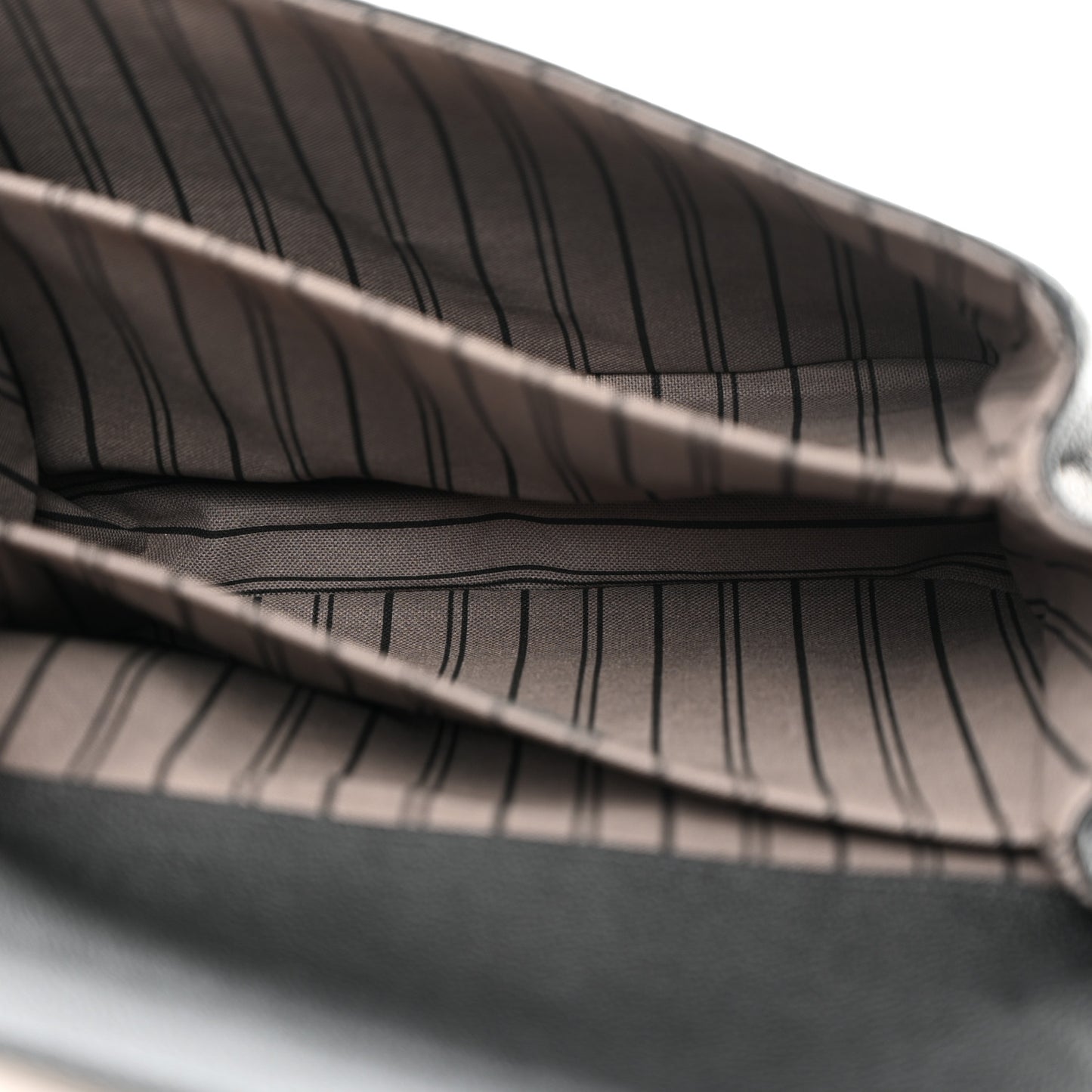 LOUIS VUITTON Empreinte Pochette Metis Black