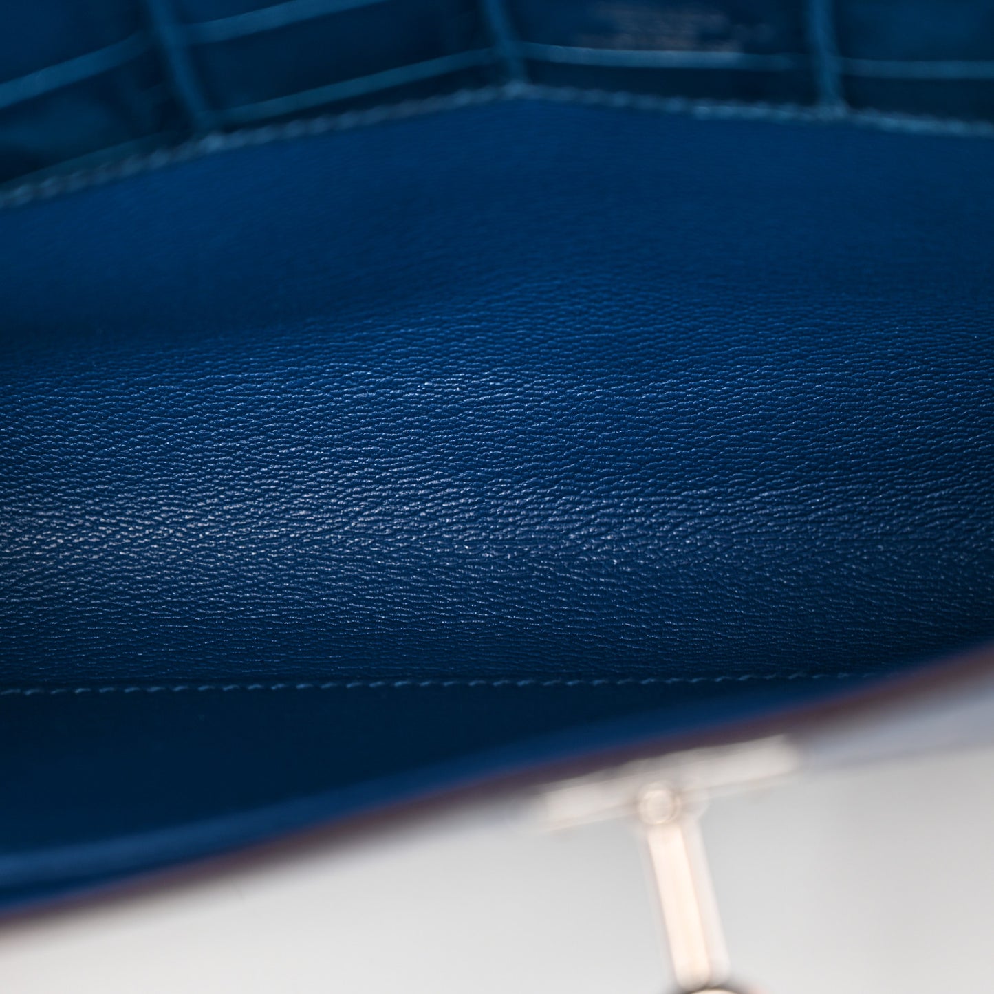 Shiny Niloticus Crocodile Kelly Cut Pochette Bleu De Malte