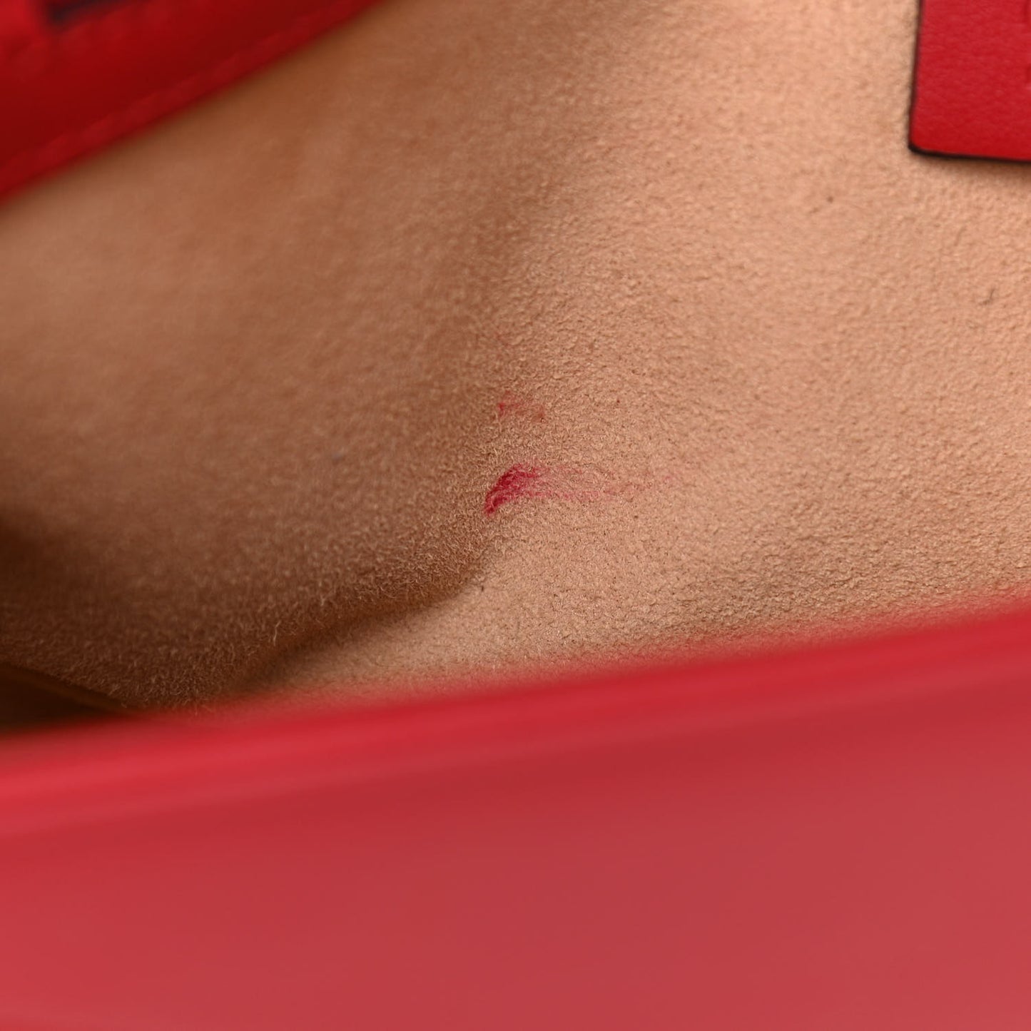 Calfskin Matelasse Small GG Marmont Shoulder Bag Hibiscus Red