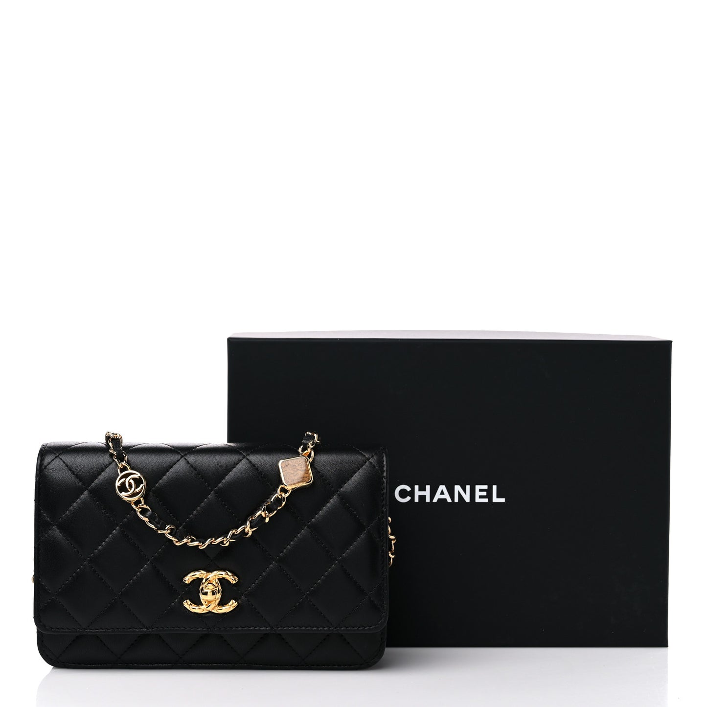 Lambskin Quilted Enamel CC Wallet on Chain WOC Black