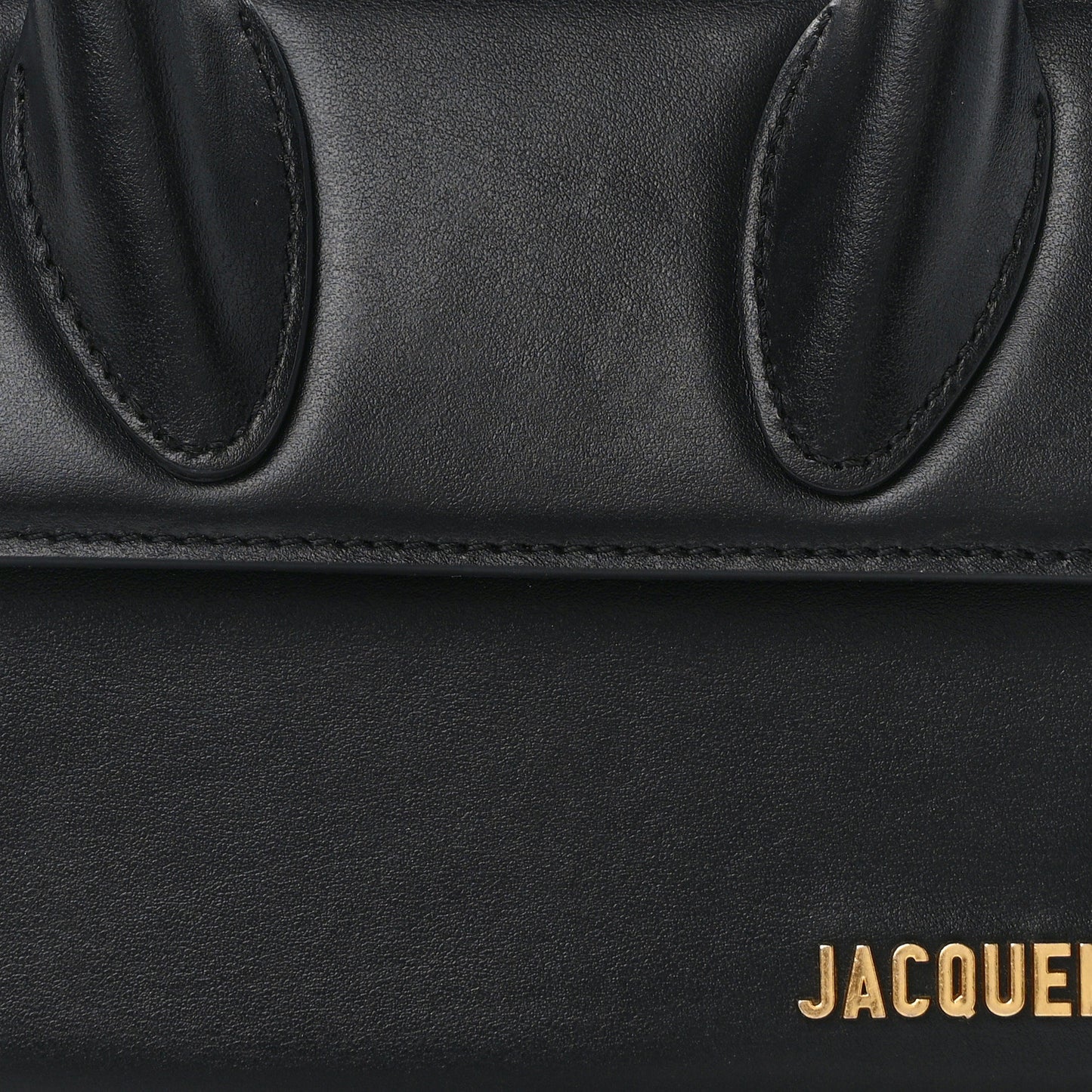 Smooth Calfskin Le Chiquito Moyen Black