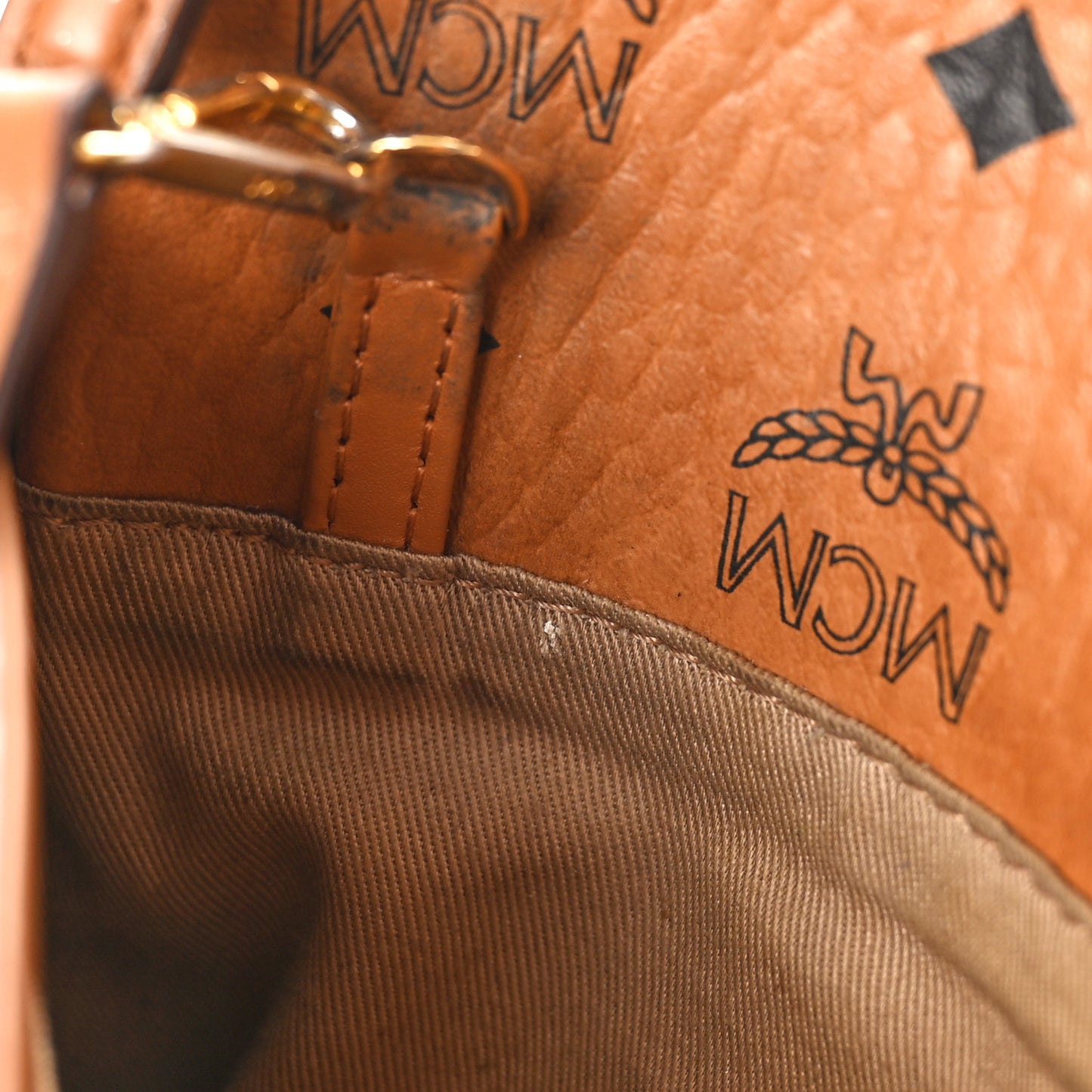 Visetos Medium Crossbody Pouch Cognac