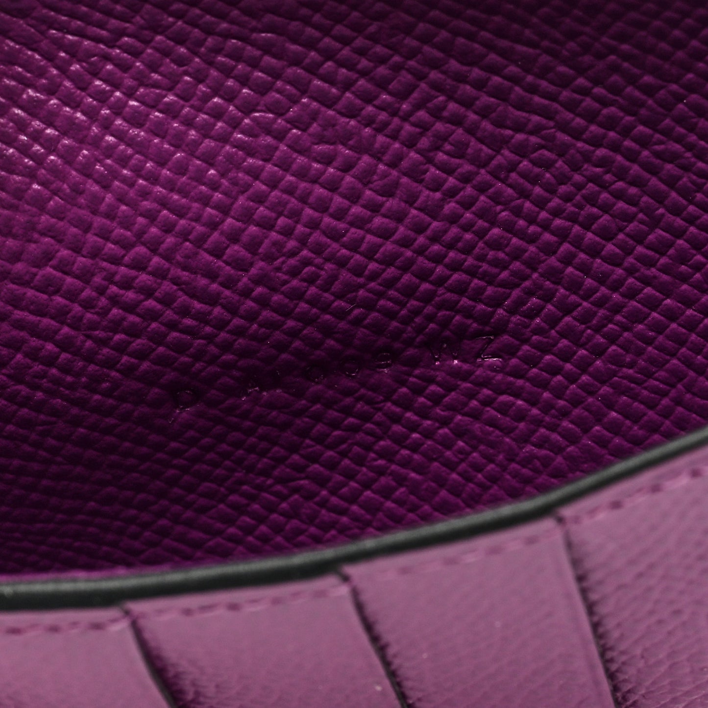 Epsom Verso Medium Kelly Wallet Raisin Anemone