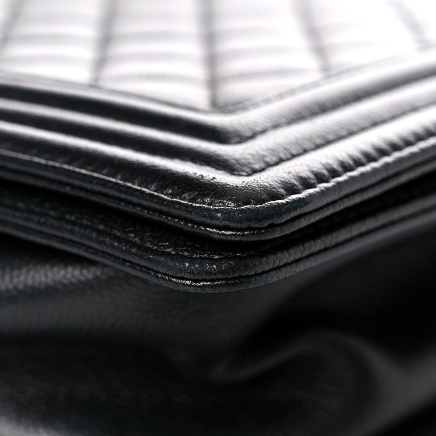 Caviar Quilted New Medium Boy Flap So Black