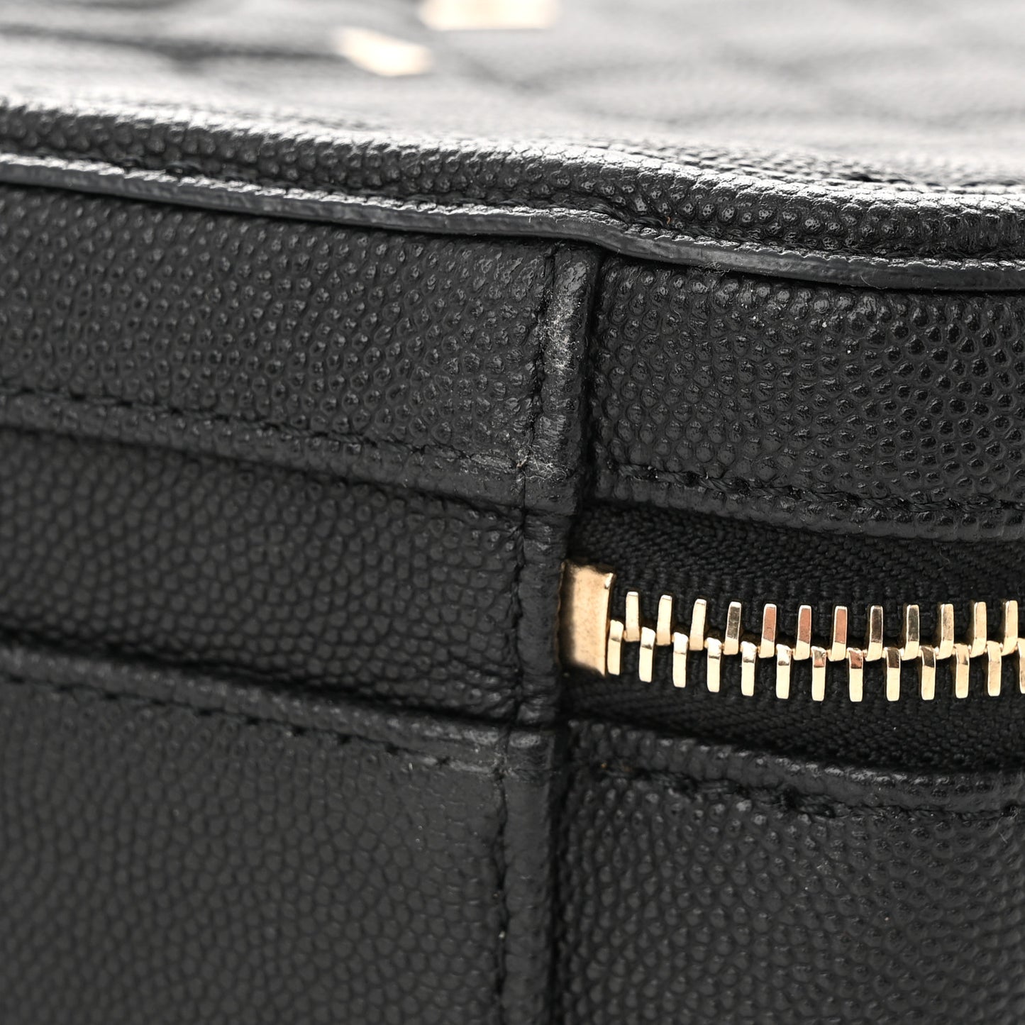 Caviar Quilted Large CC Filigree Vanity Case Black