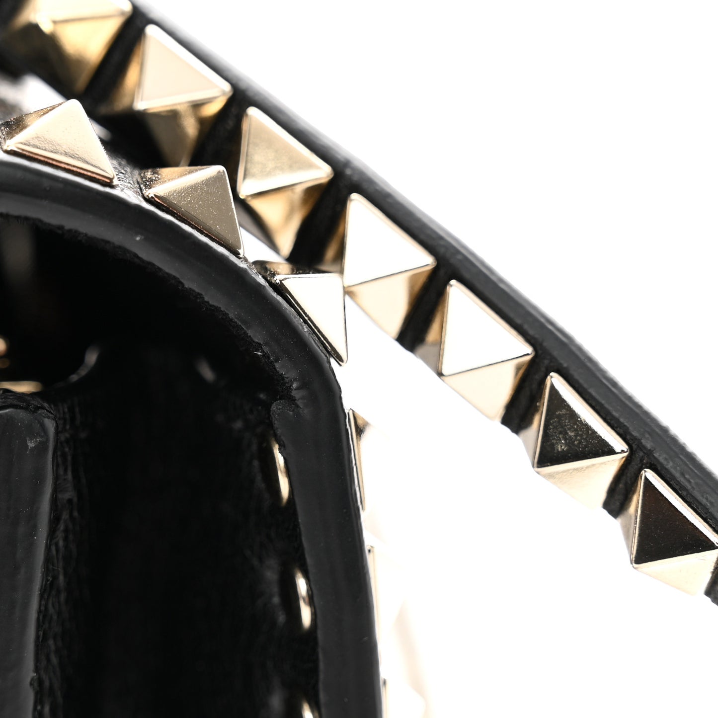 Vitello Rockstud No Limit Shoulder Bag Black