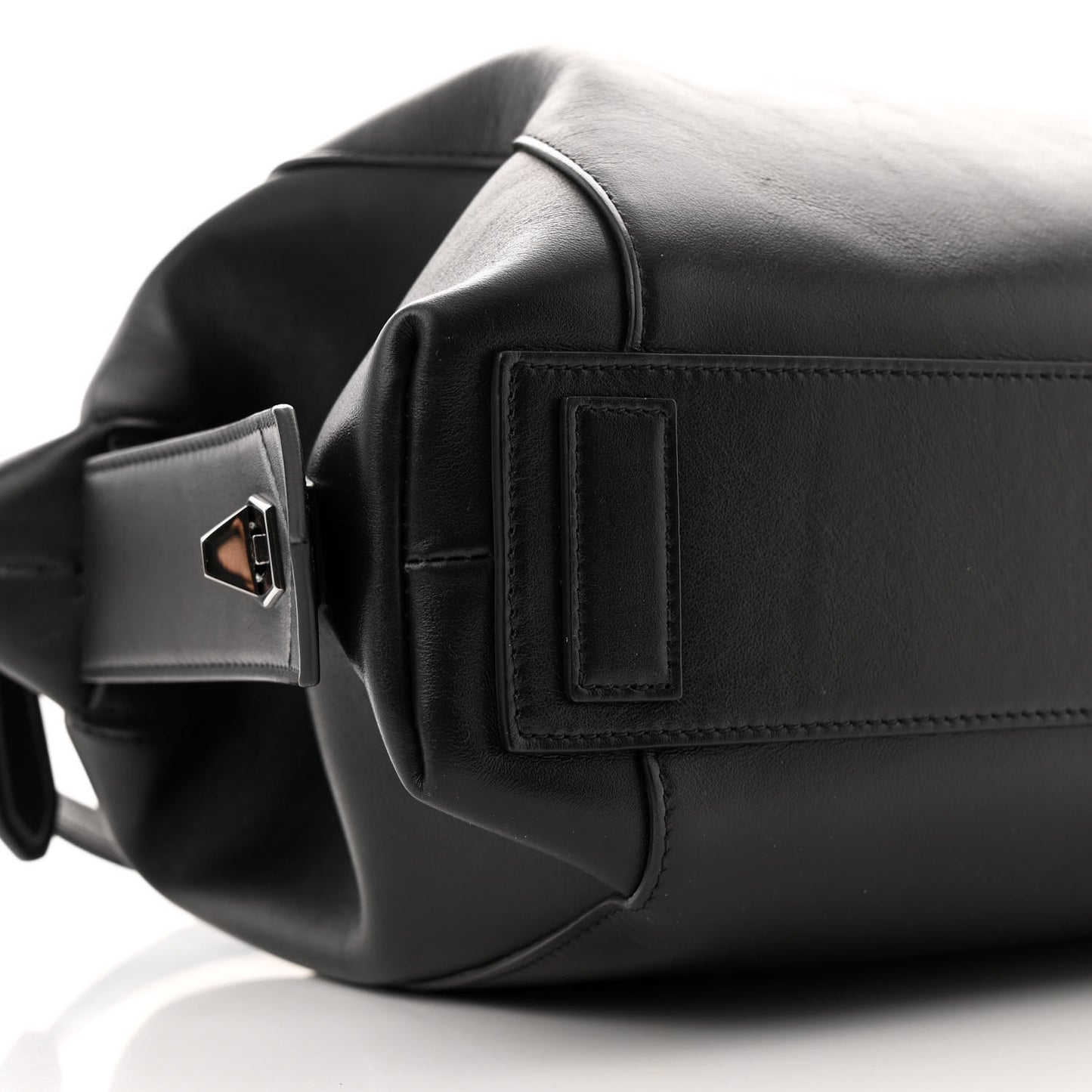 Smooth Calfskin Small Soft Antigona Black