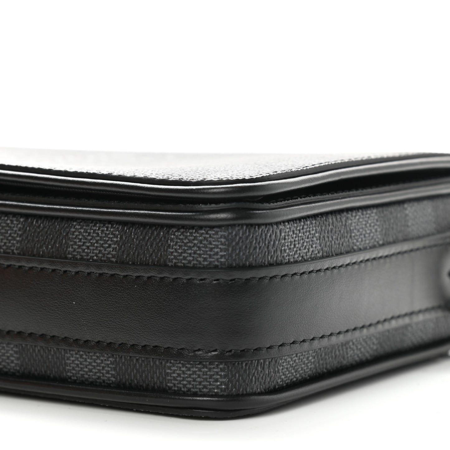 Damier Graphite 3D Studio Messenger
