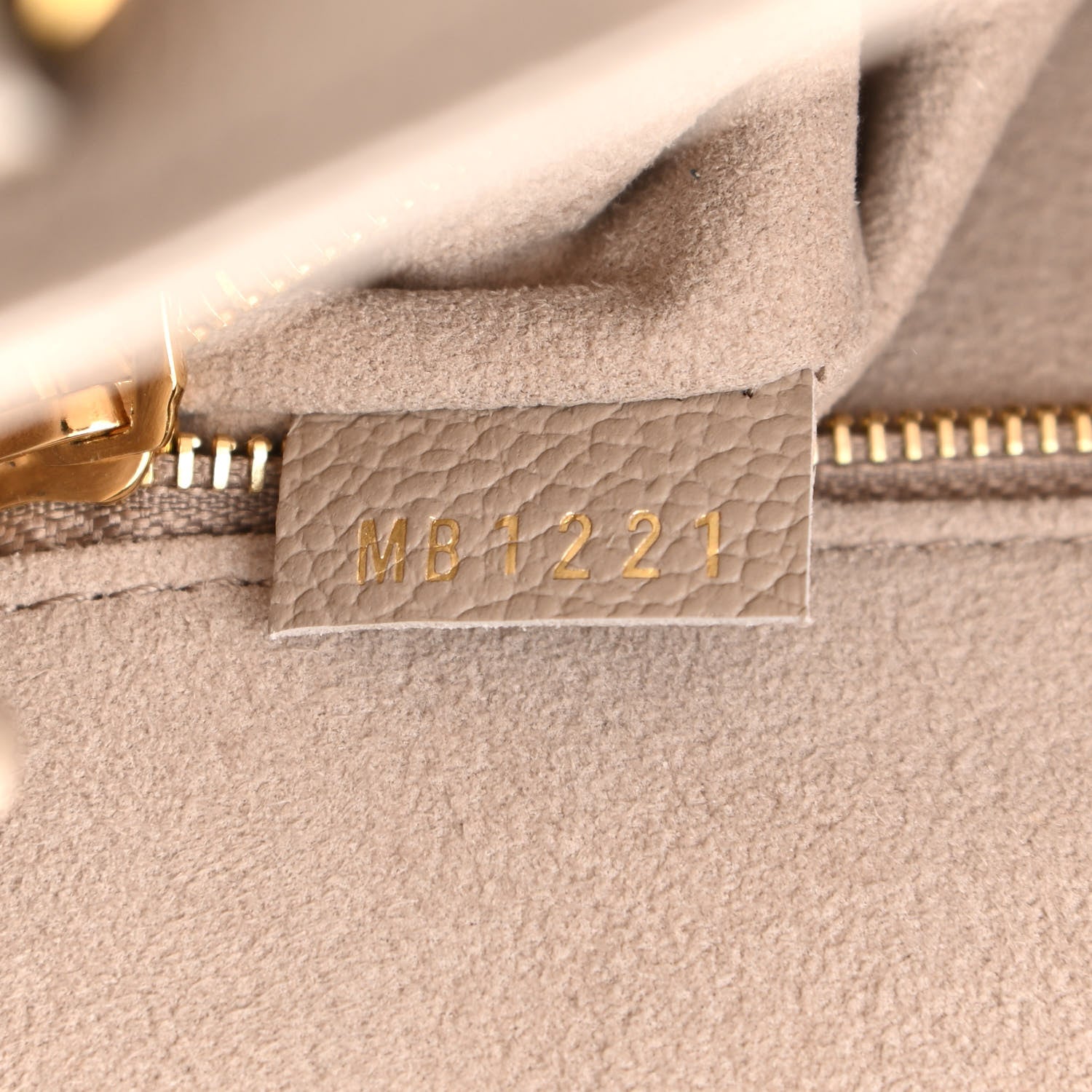Louis Vuitton Empreinte Monogram Giant Onthego PM Tourterelle Creme 7 of 10
