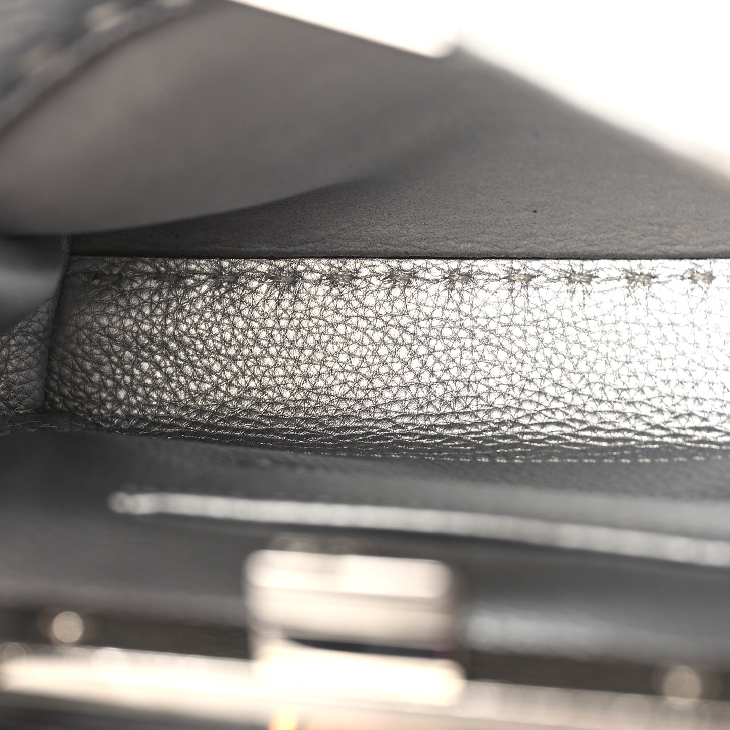 Cuoio Romano Lux Selleria Mini Peekaboo Iconic Satchel Argento